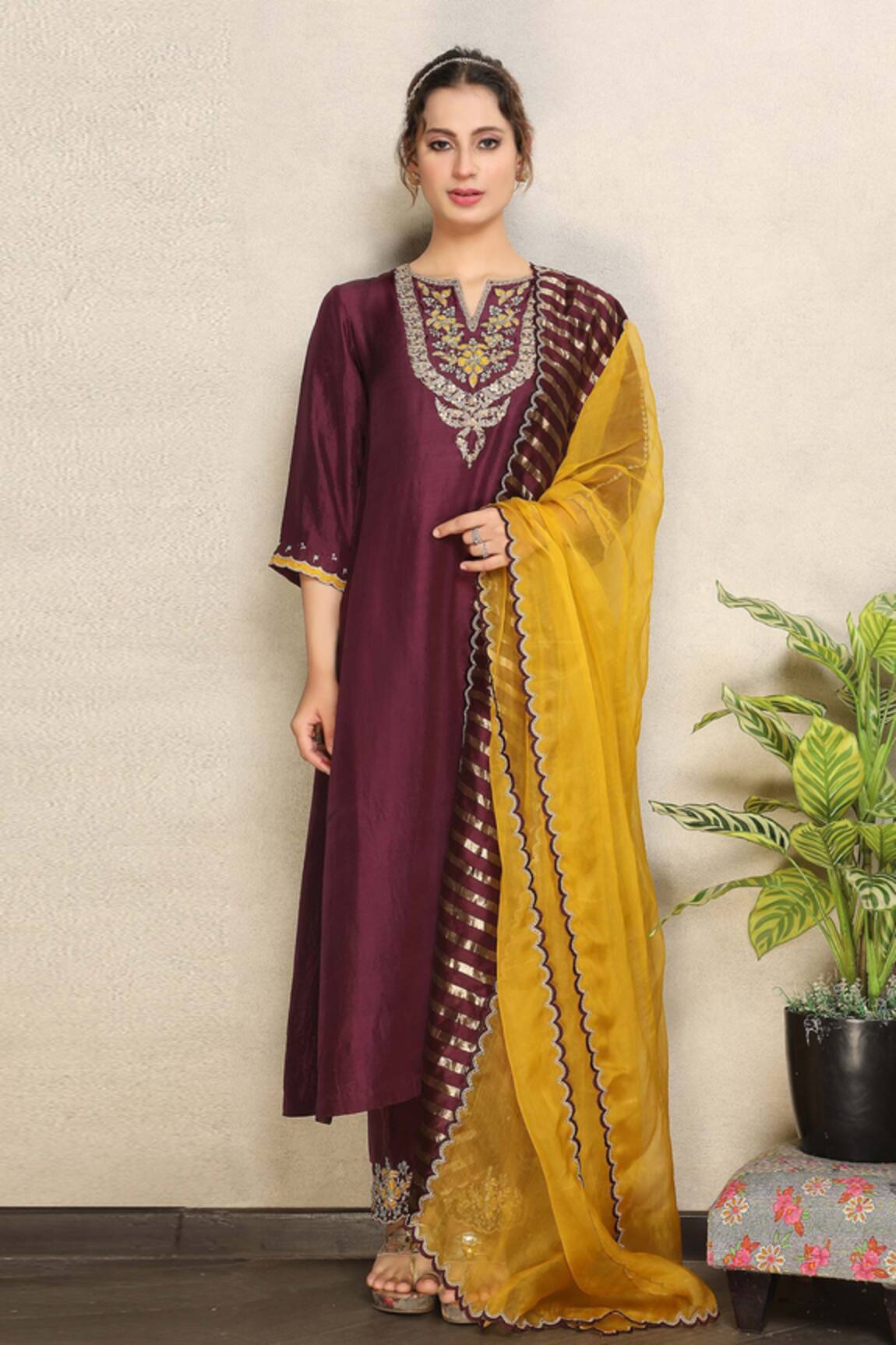 Falguni.Foram Floral Embroidered Kurta Pant Set