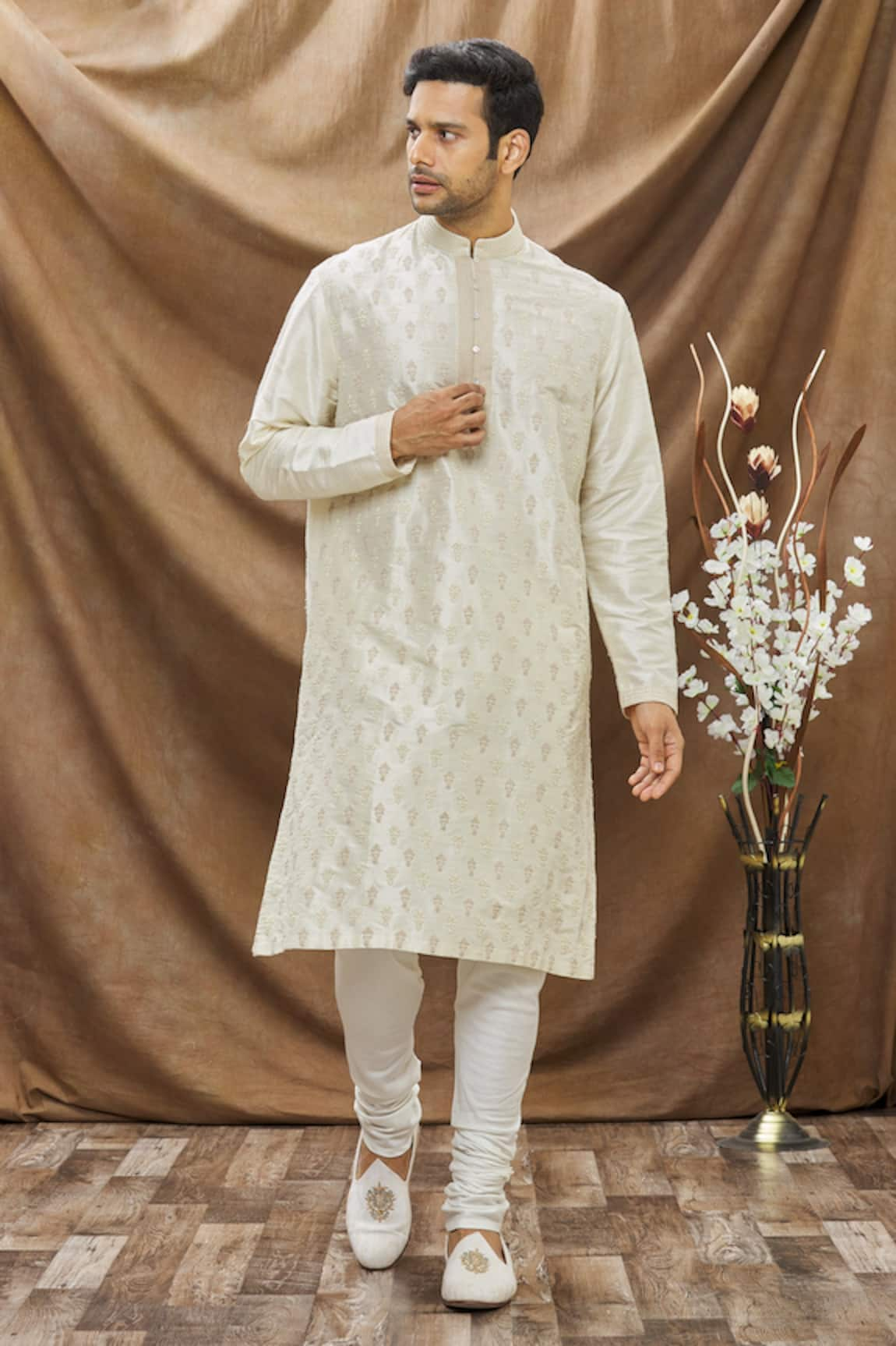 Vivek Karunakaran Floral Embroidered Kurta