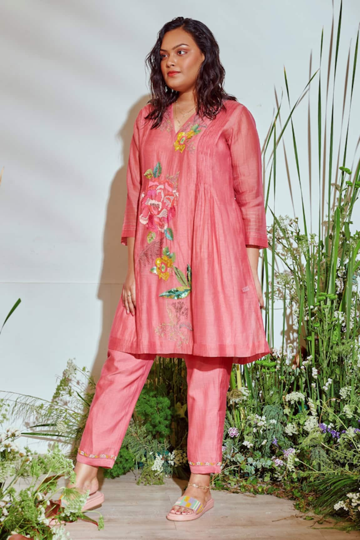 Half Full Curve Floral Embroidered Chanderi Kurta & Pant Set