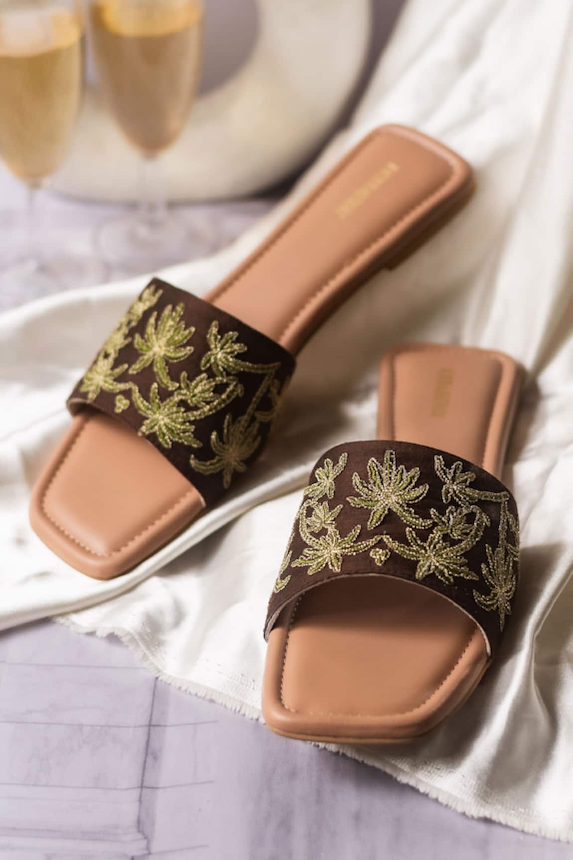 Urbansway Tropical Embroidered Sliders