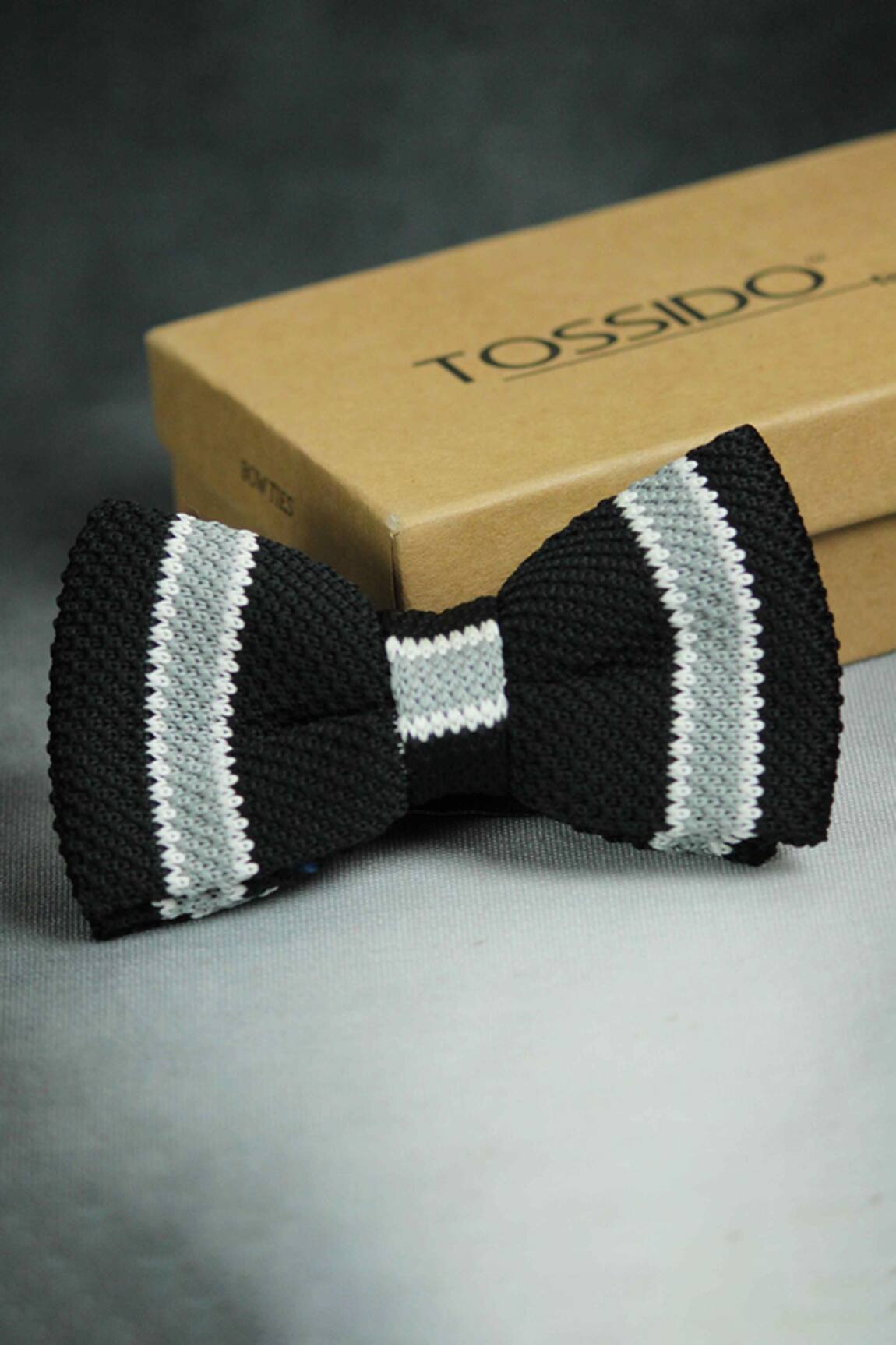 Tossido Embroidered Bow Tie