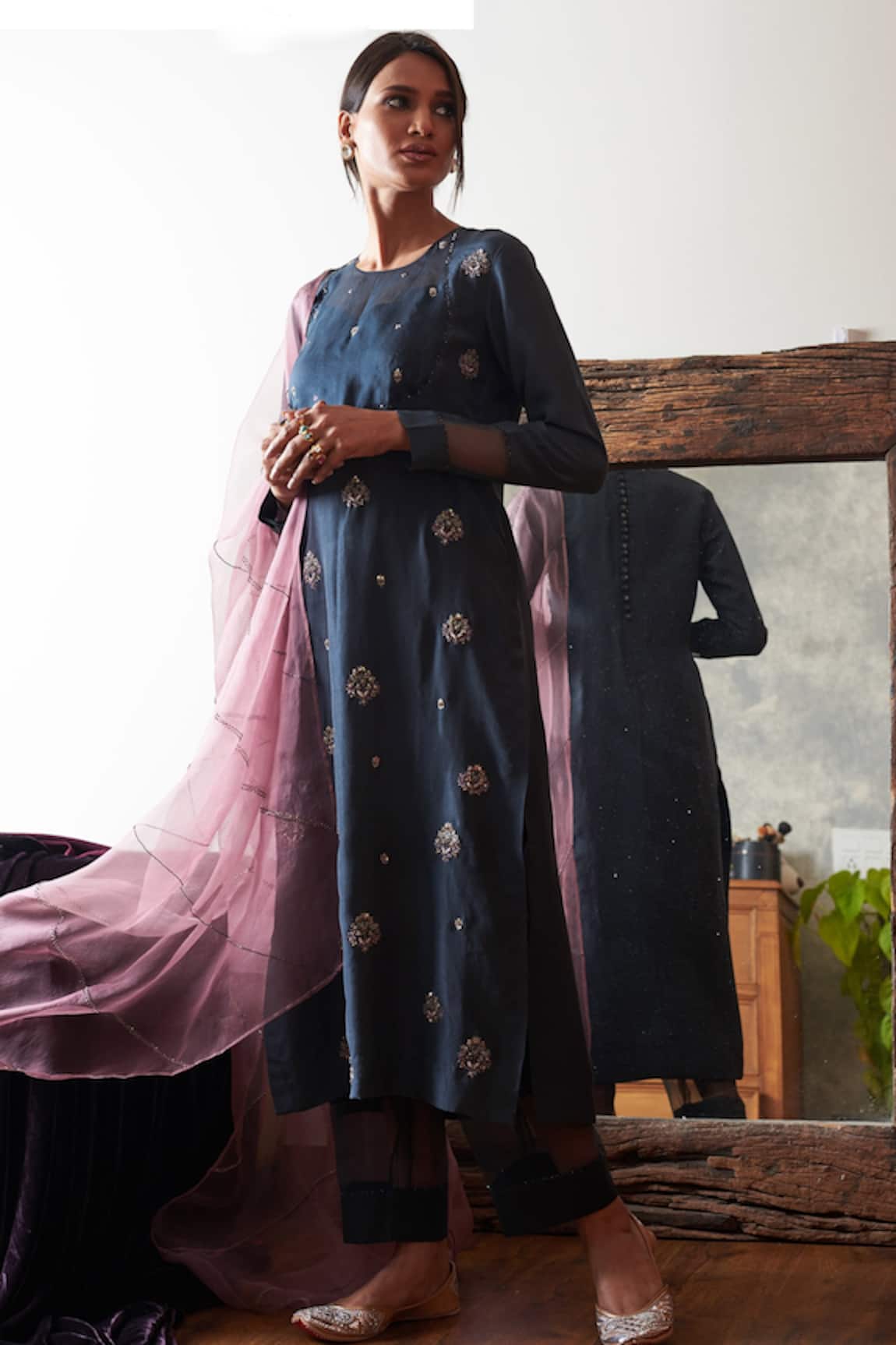 Rhua Zardozi Embroidered Kurta Set