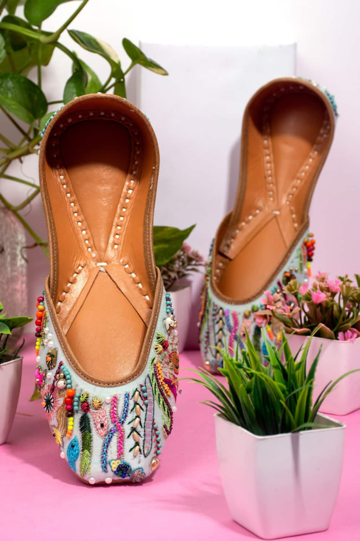 Kasually Klassy Leather Embroidered Juttis