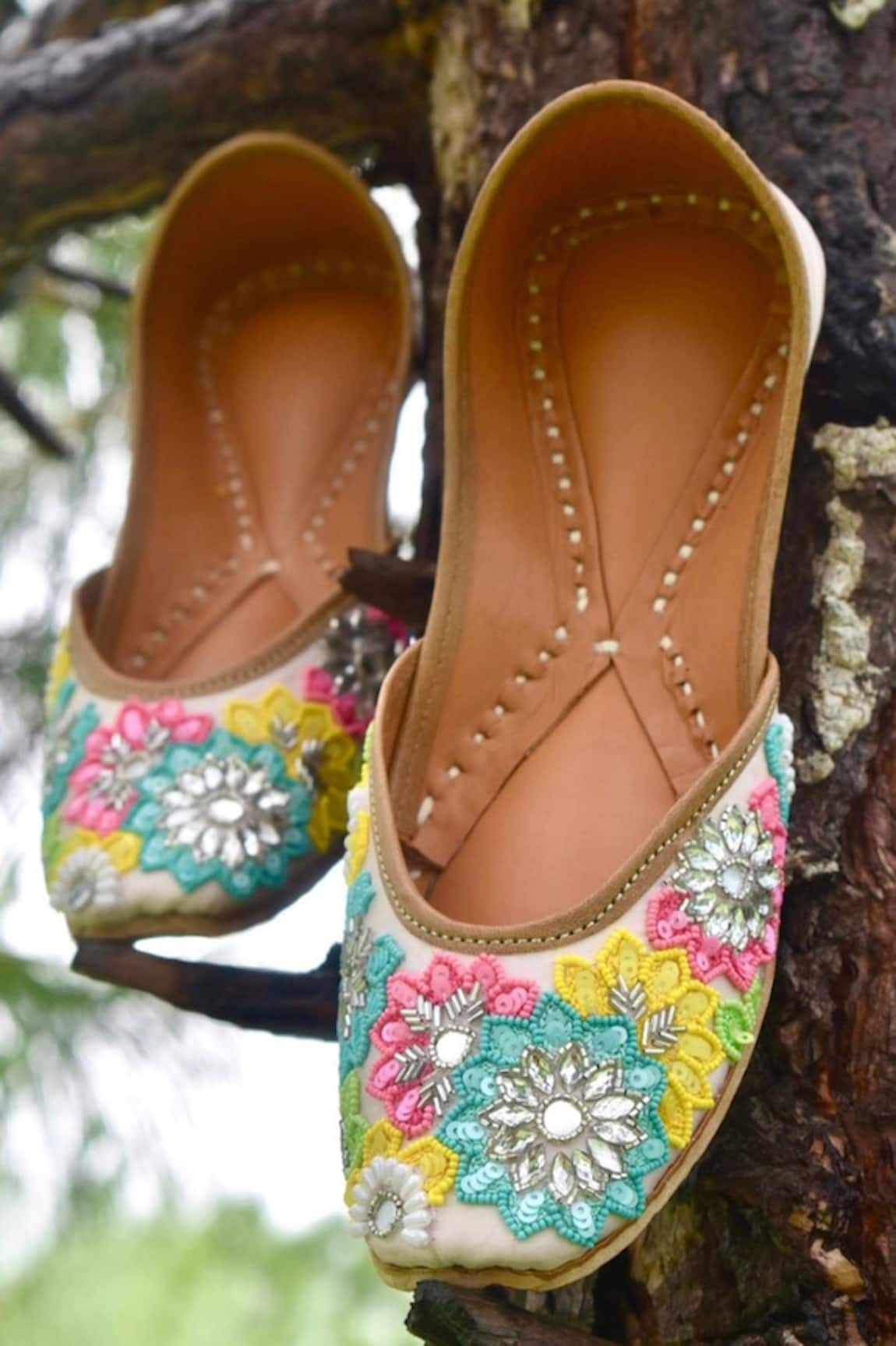 Kasually Klassy Floral Embroidered Juttis