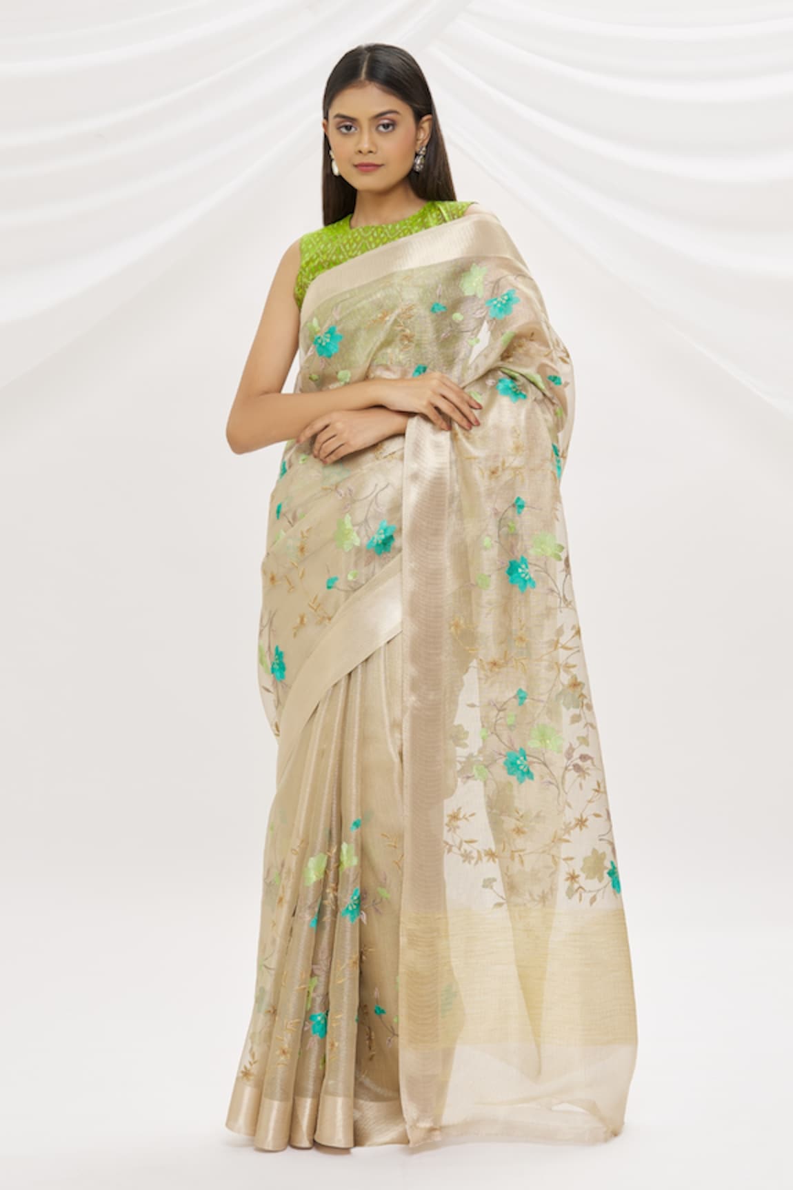 Resa by Ushnakmals Handwoven Floral Pattern Saree