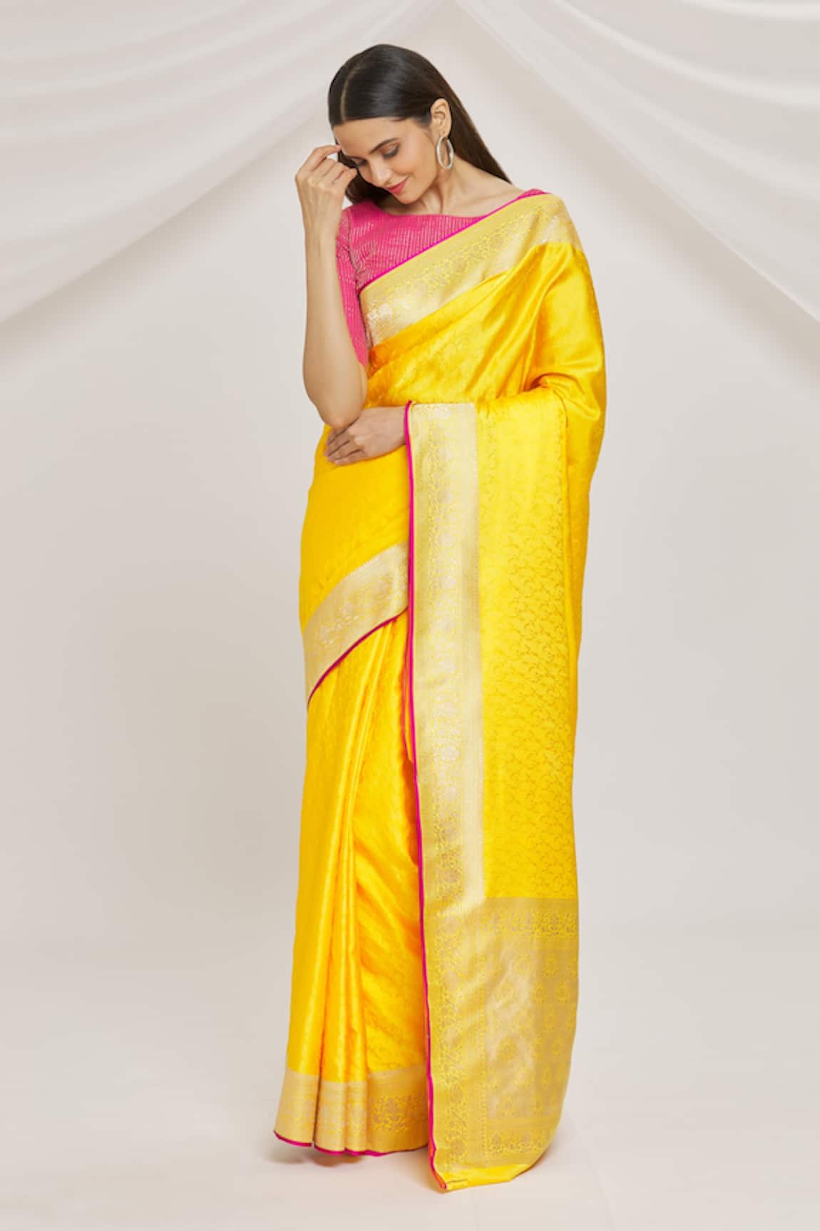 Resa by Ushnakmals Handwoven Tanchoi Pattern Saree