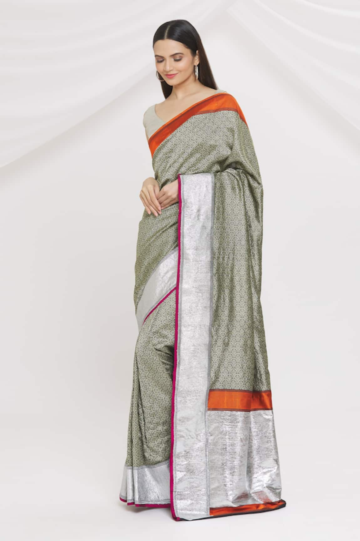 Resa by Ushnakmals Handwoven Tanchoi Pattern Saree