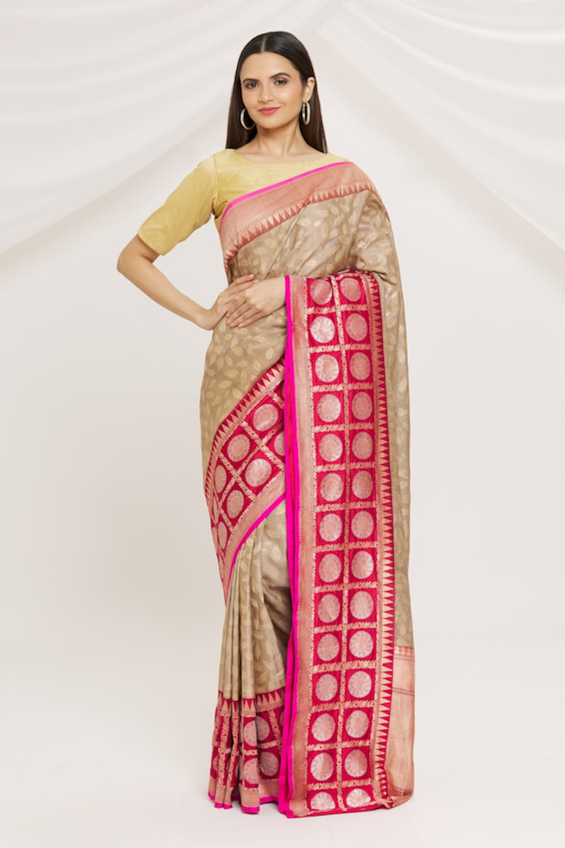 Resa by Ushnakmals Handwoven Silk Leaf Pattern Saree