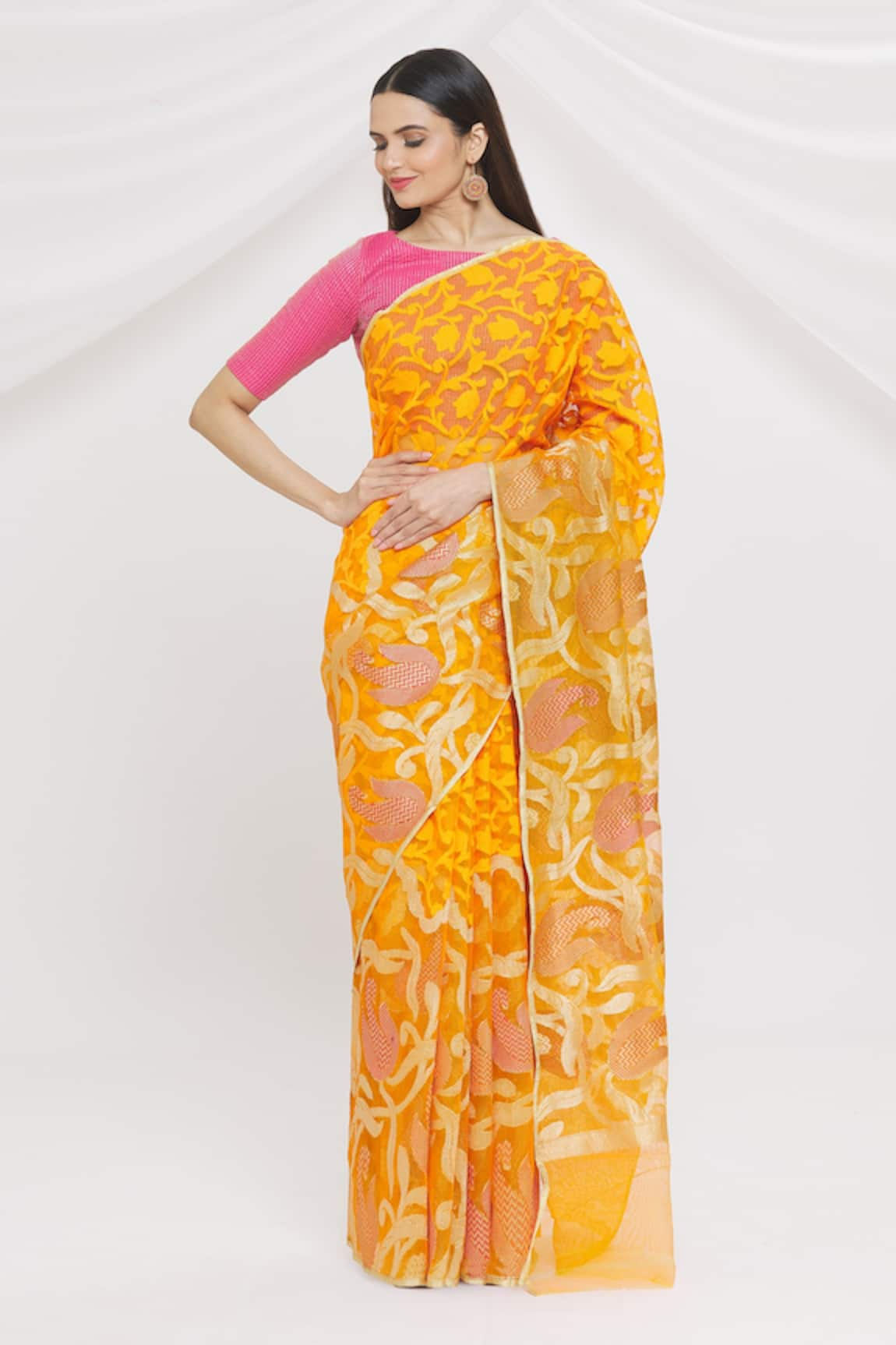 Resa by Ushnakmals Handwoven Floral Pattern Saree