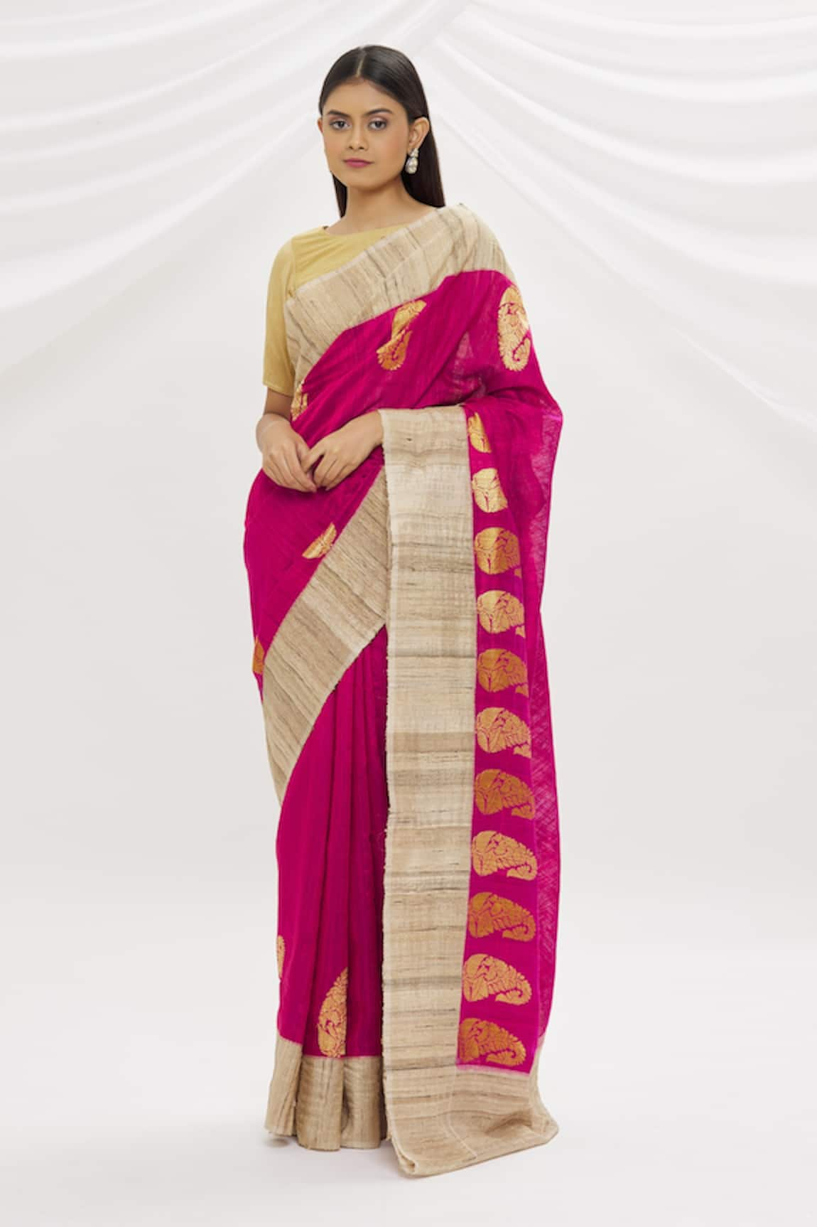 Resa by Ushnakmals Handwoven Paisley Pattern Saree