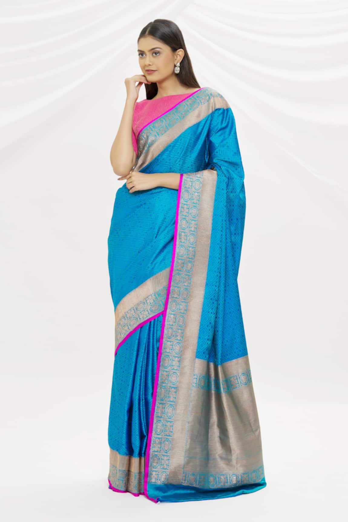 Resa by Ushnakmals Handwoven Tanchoi Pattern Saree