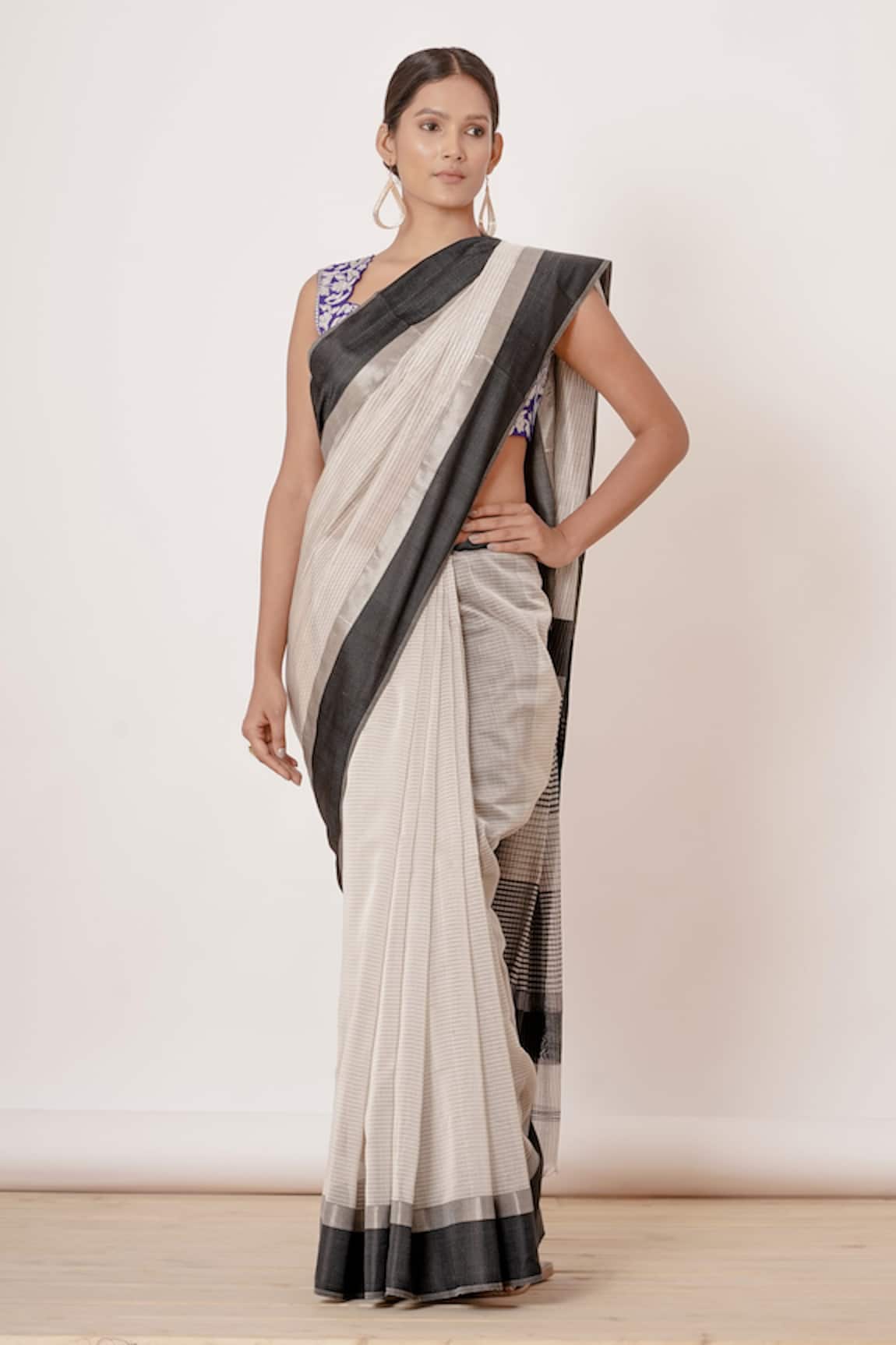 Aharin India Maheshwari Silk Saree With Blouse