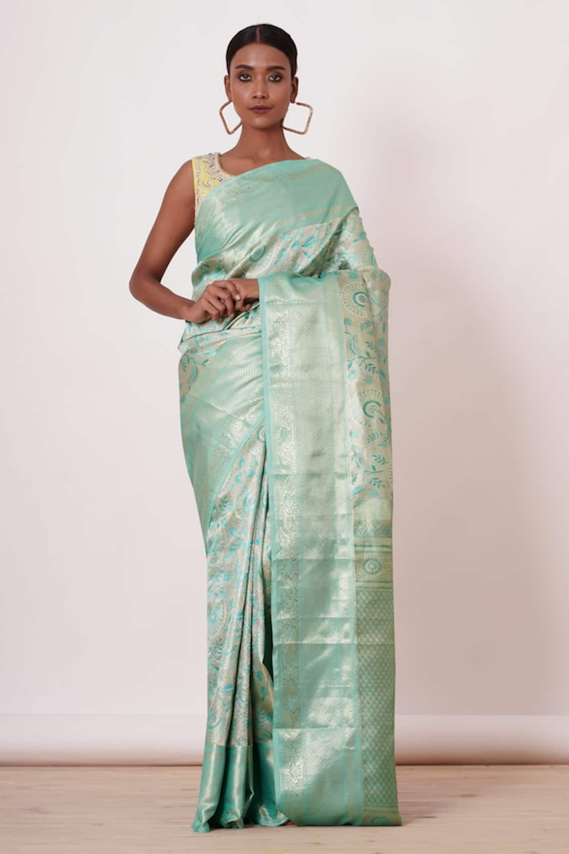 Aharin Woven Dharamavaram Silk Saree With Blouse