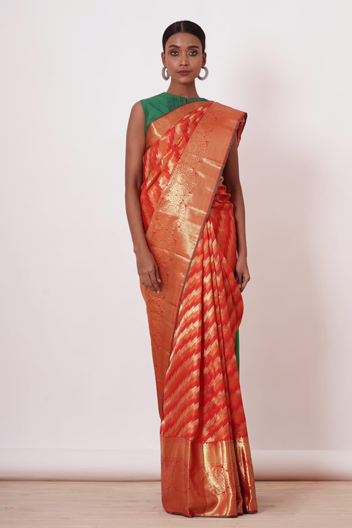 Aharin Chevron Woven Saree With Blouse