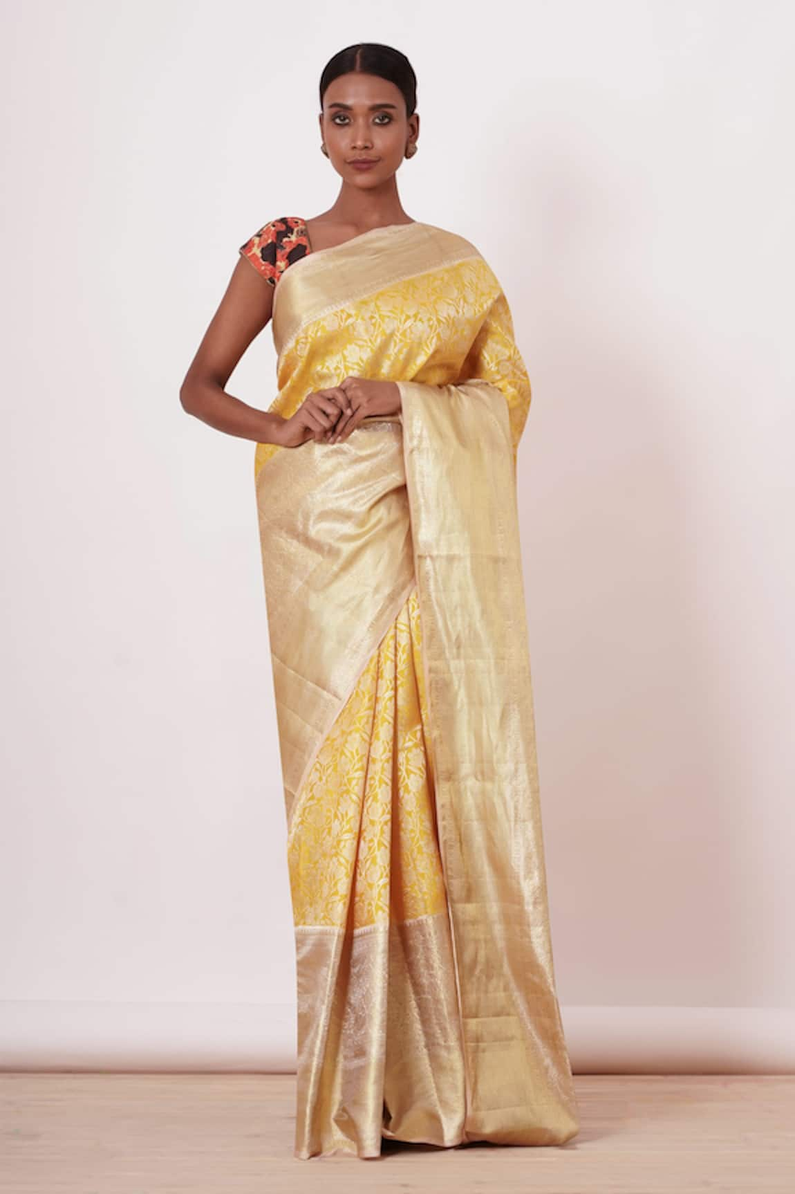 Aharin Banarasi Silk Saree With Printed Blouse