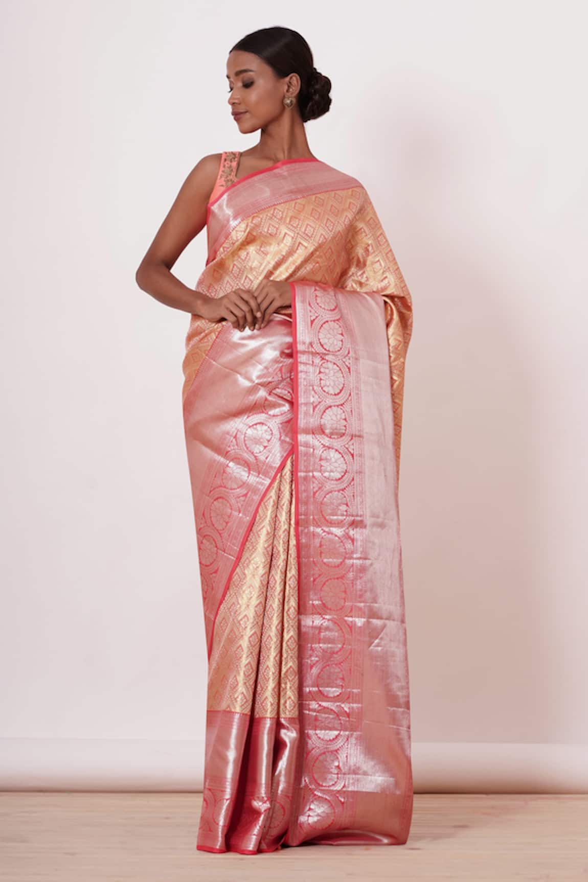 Aharin Tissue Dharamavaram Silk Saree With Blouse