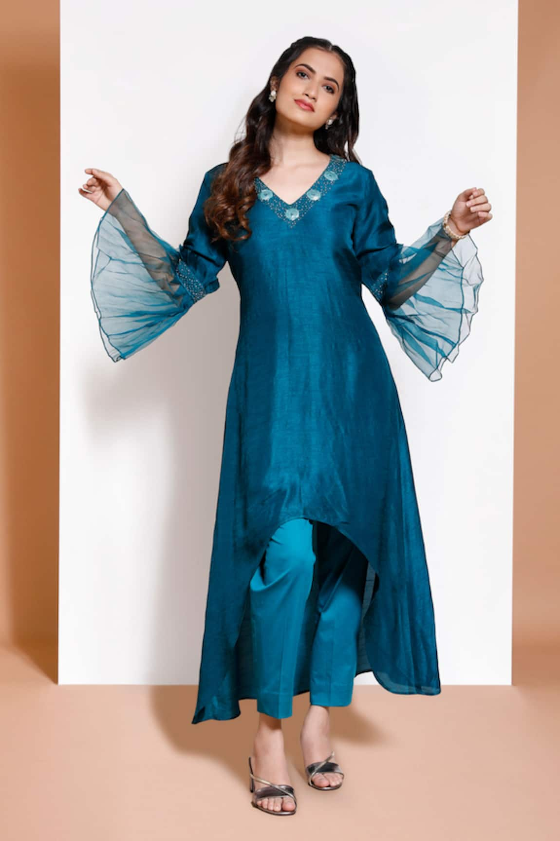 Kressa Embroidered High-Low Kurta & Pant Set