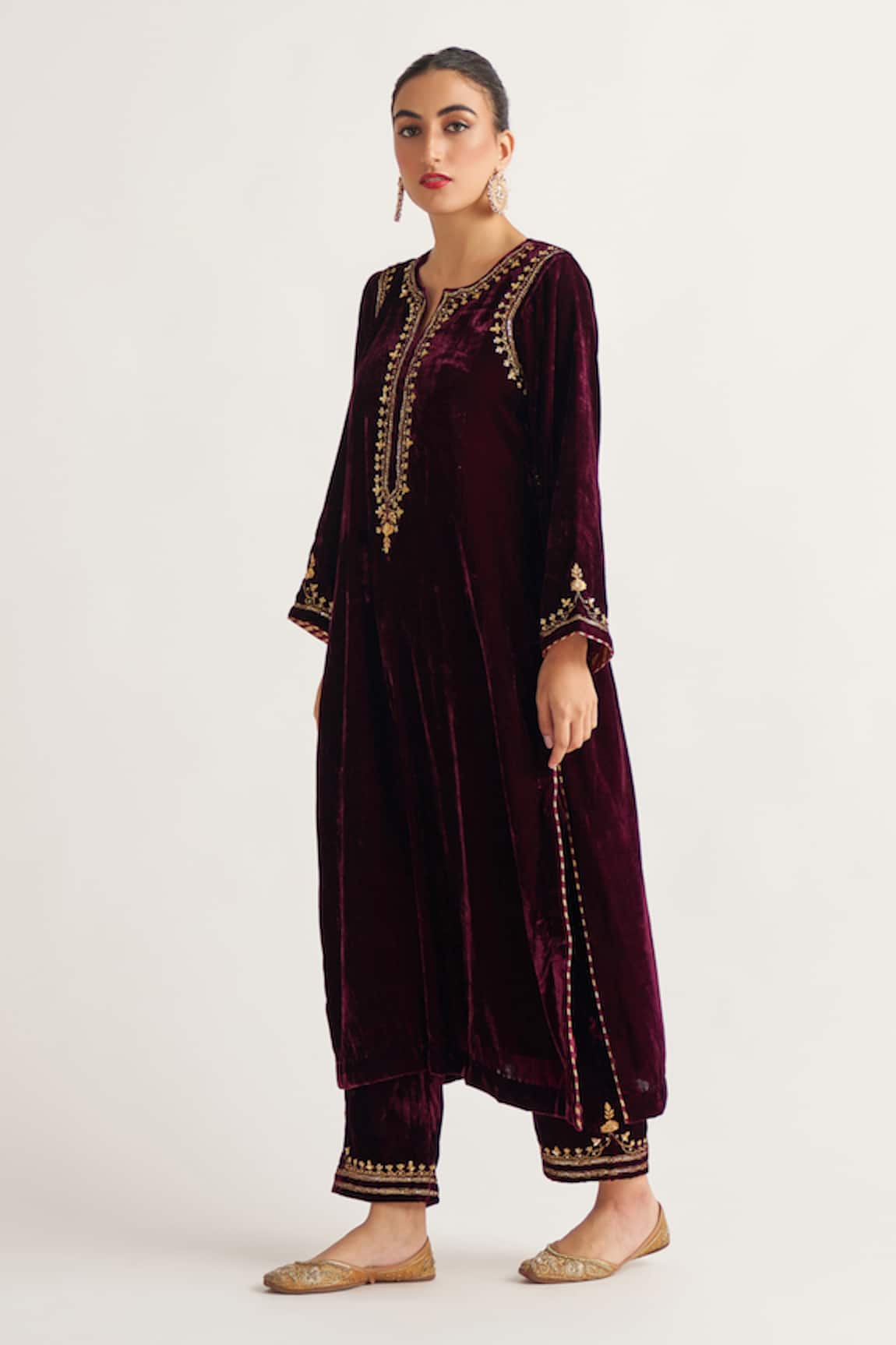 Anantaa By Roohi Placement Hand Embroidered Straight Kurta With Pant