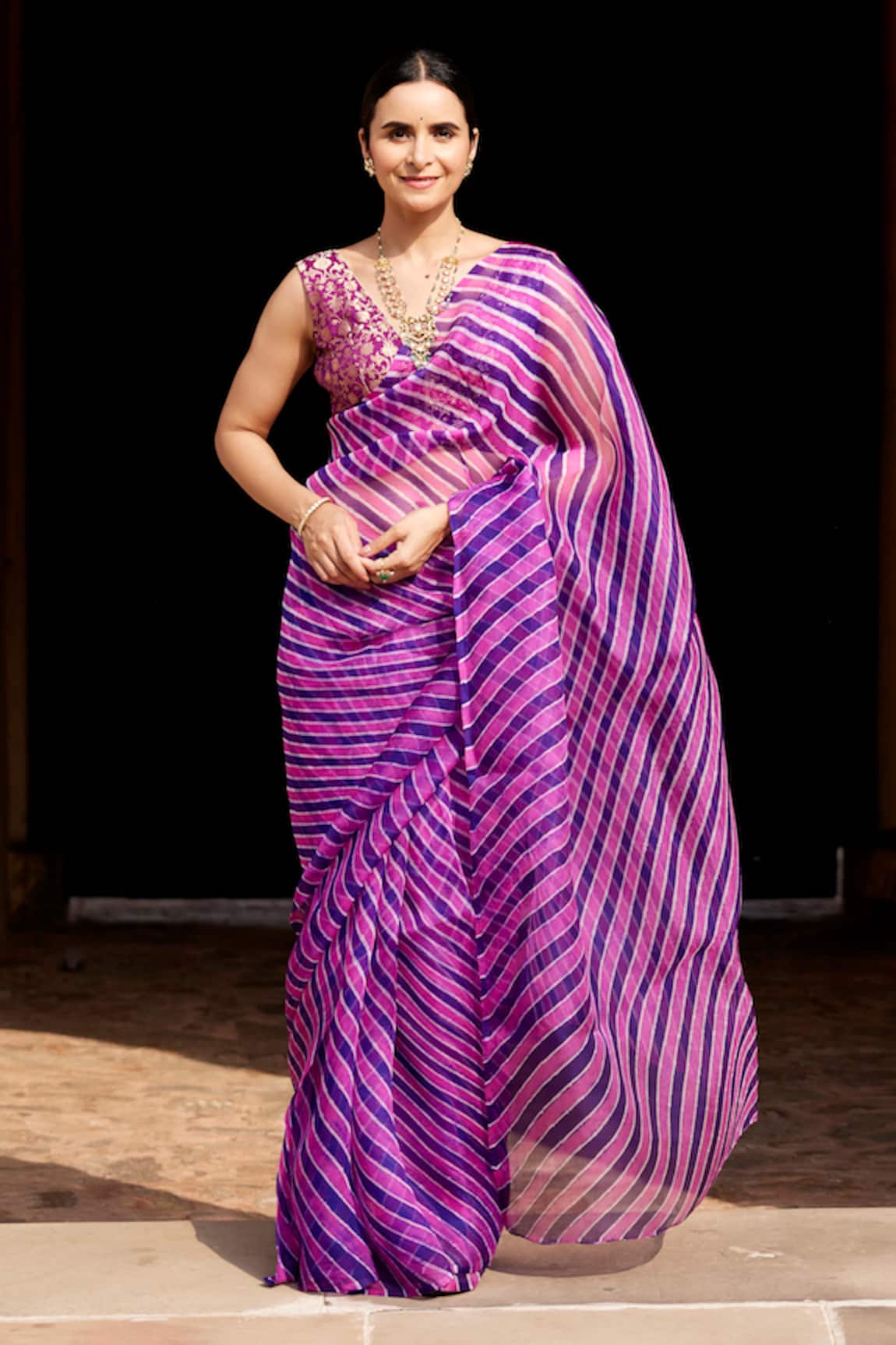 Geroo Jaipur Organza Leheriya Saree With Unstitched Blouse Fabric