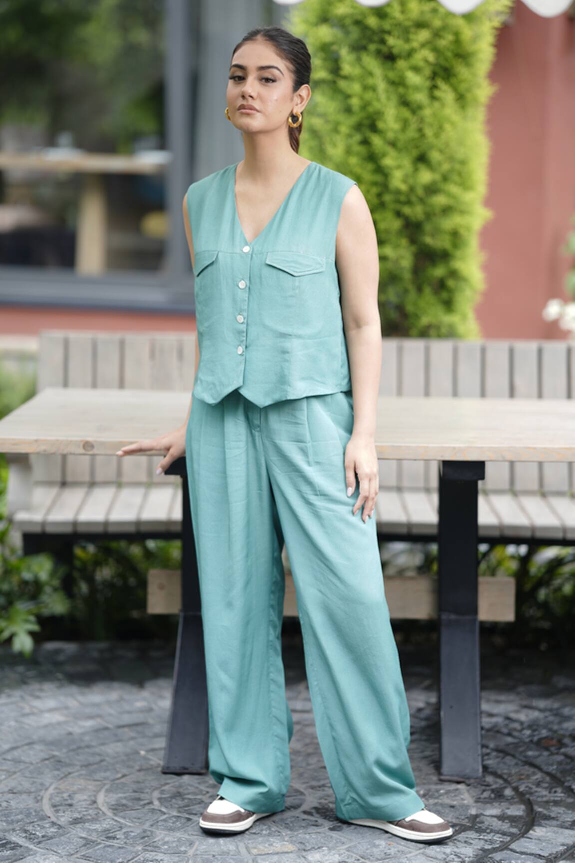 Leela By A Sleeveless Solid Top With Pant