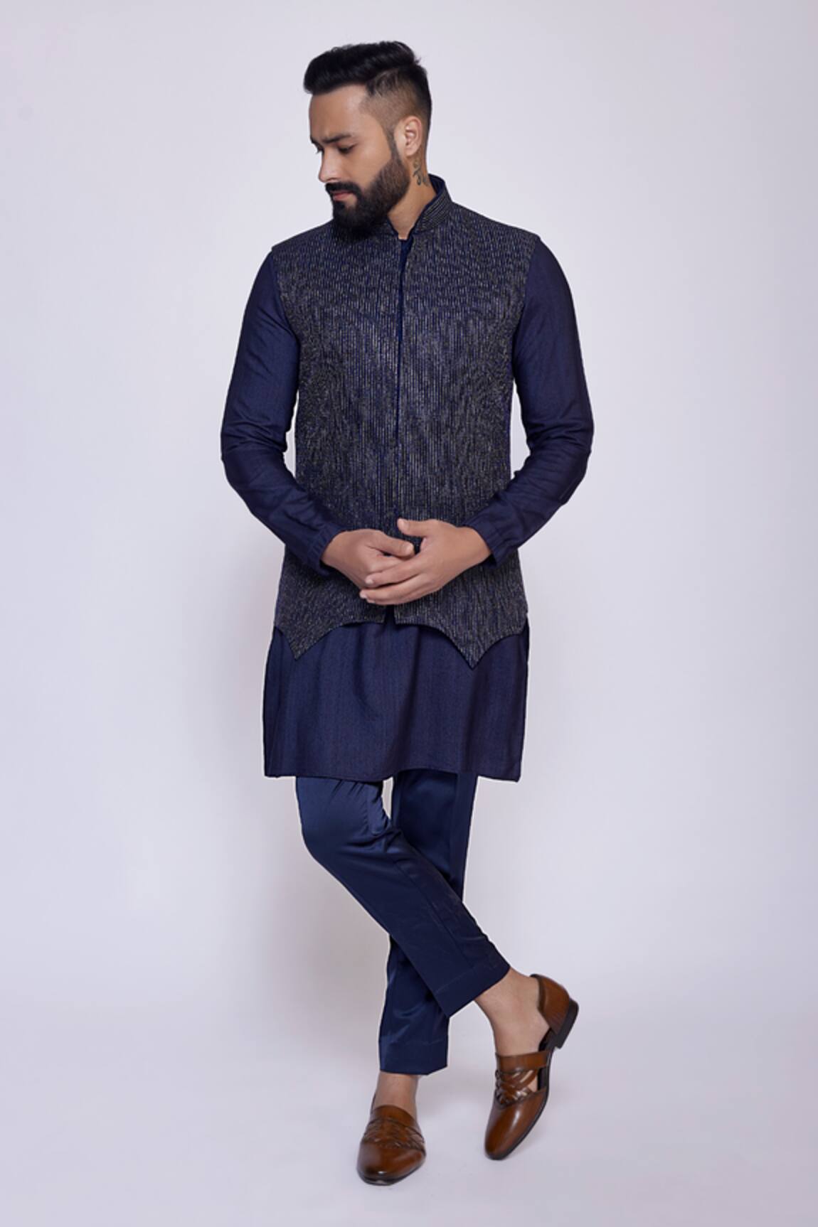 Arjun Kilachand Badla Embroidered Bundi & Kurta Set