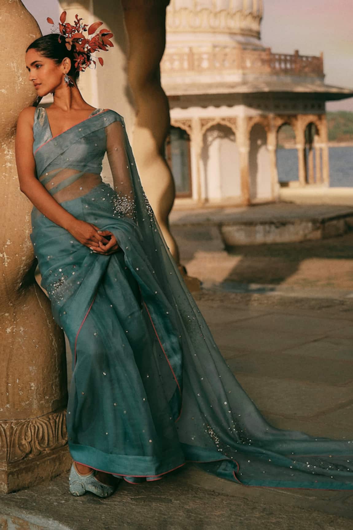 Rajiramniq Hand Embroidered Saree With Unstitched Blouse Fabric