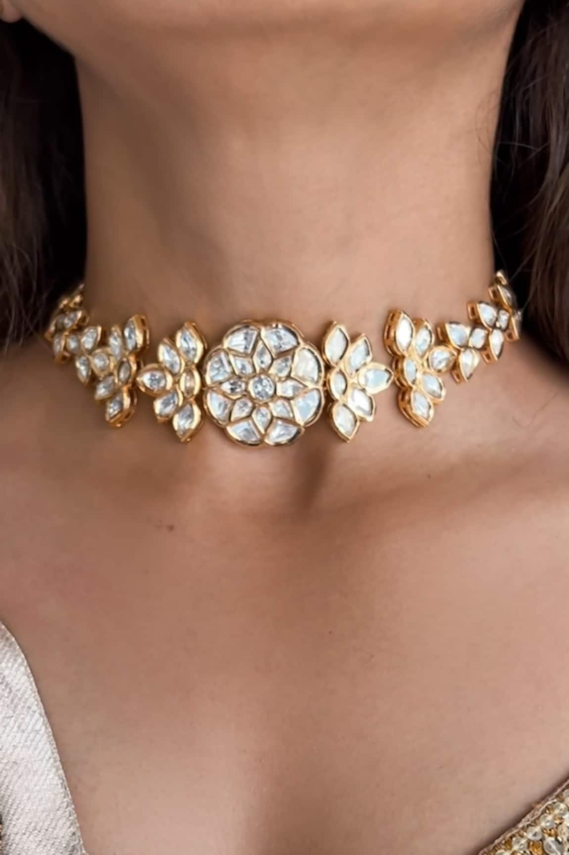 PRERTO Ifra Floral Shaped Choker