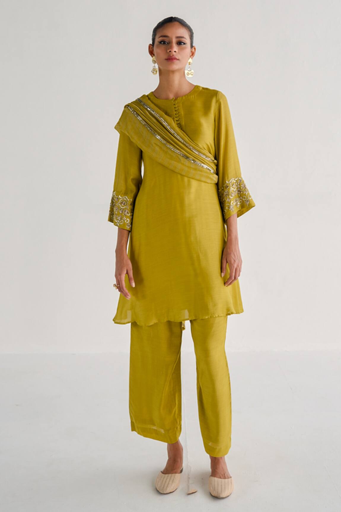 Esha Arora Floral Zardosi Embroidered Kurta Set