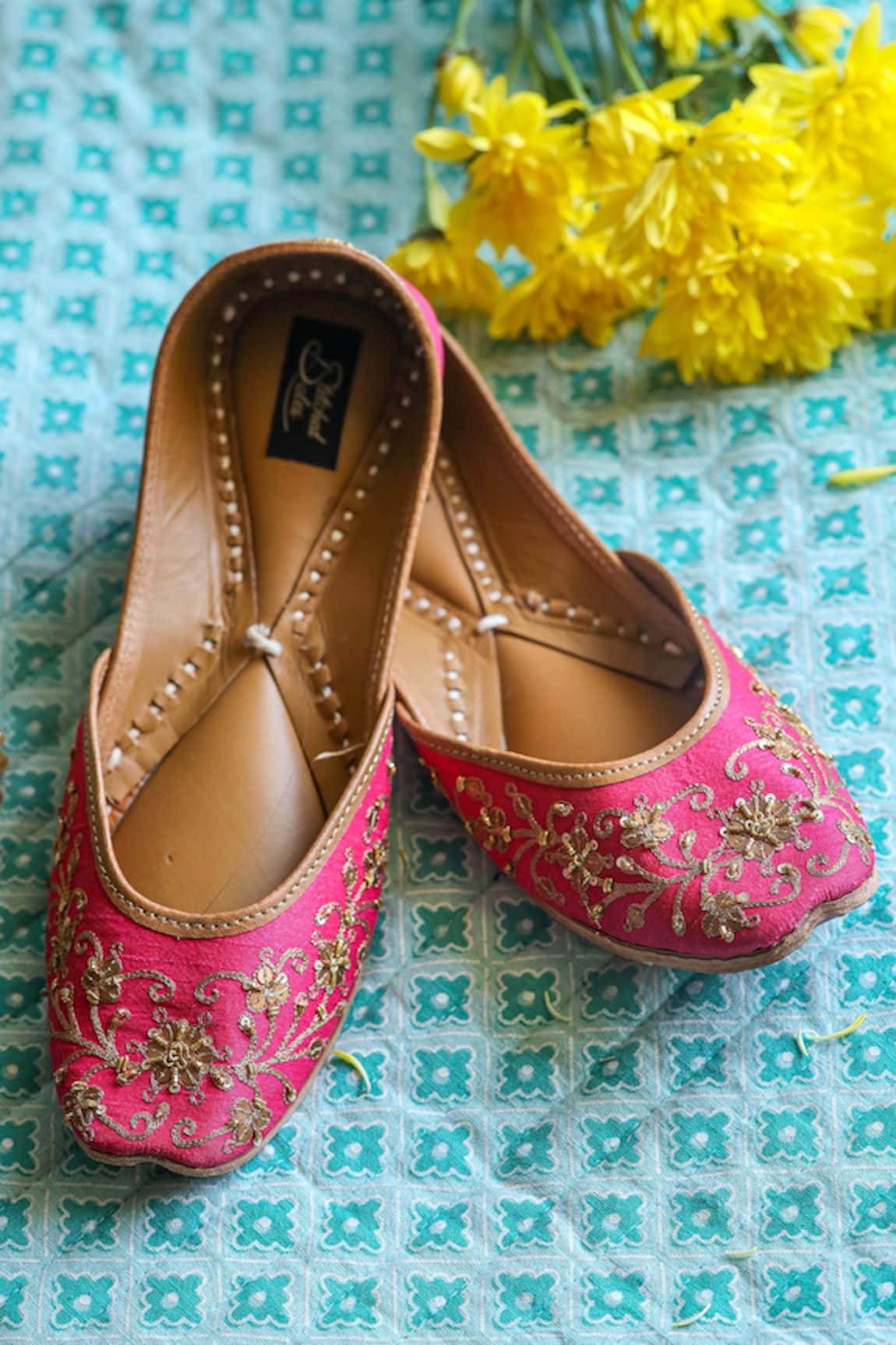 Stitched soles Flora Embroidered Juttis