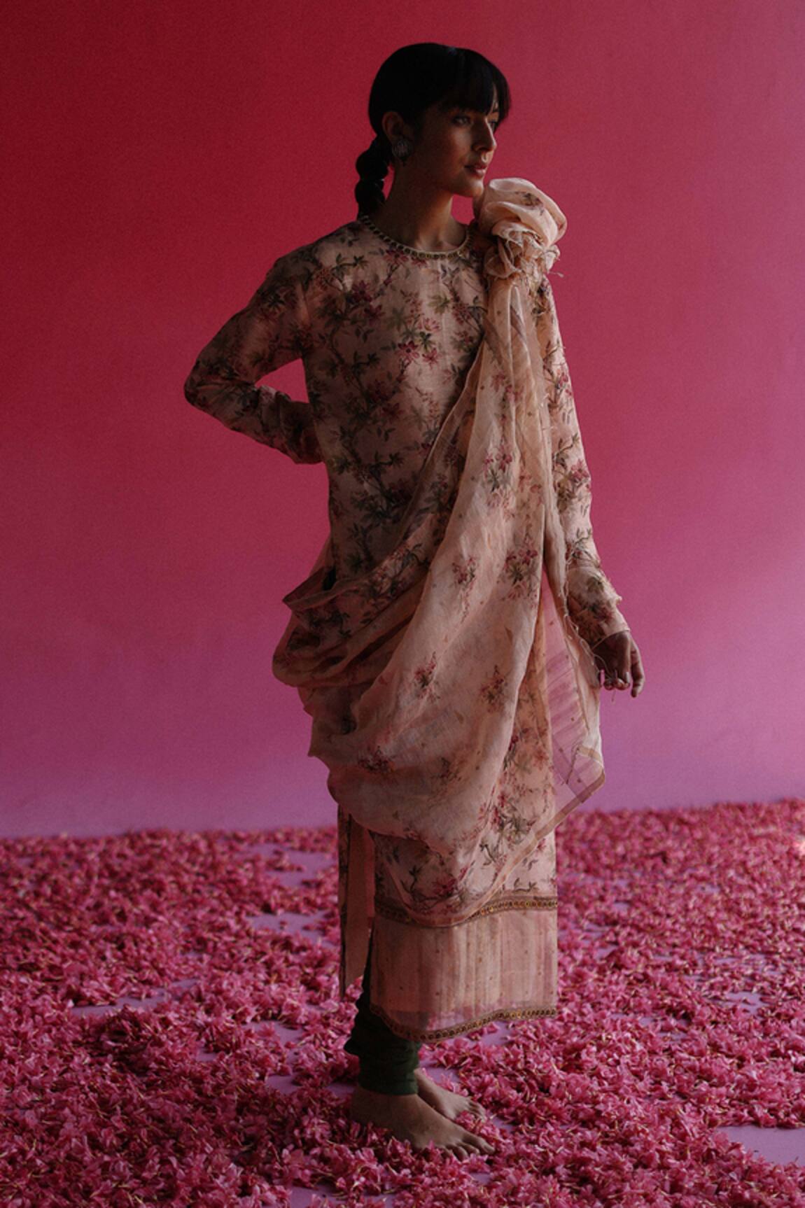 Taisha Aacho Floral Woven Kurta Set