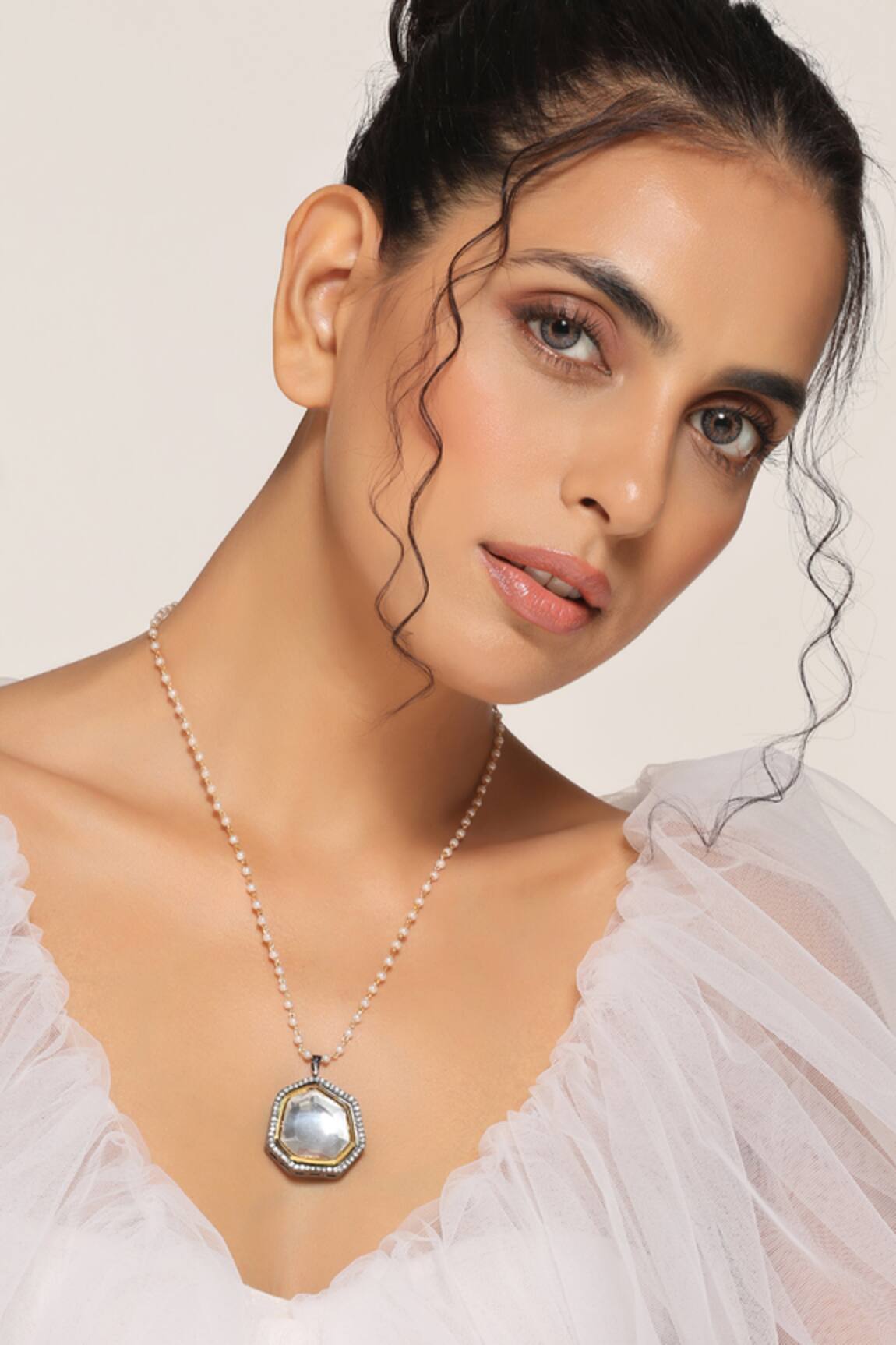 Swabhimann Abstract Pattern Embellished Pendant Necklace