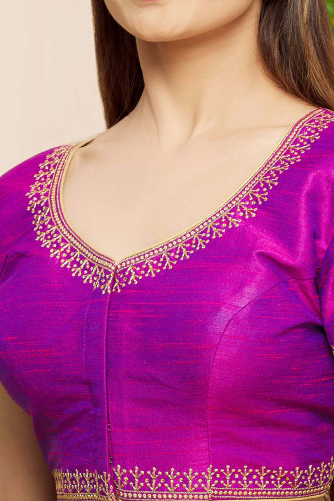 Stunning Telugu anchor Syamala purple color pattu saree and bottle green  color designer blouse. Blo…, syamala anchor HD phone wallpaper | Pxfuel