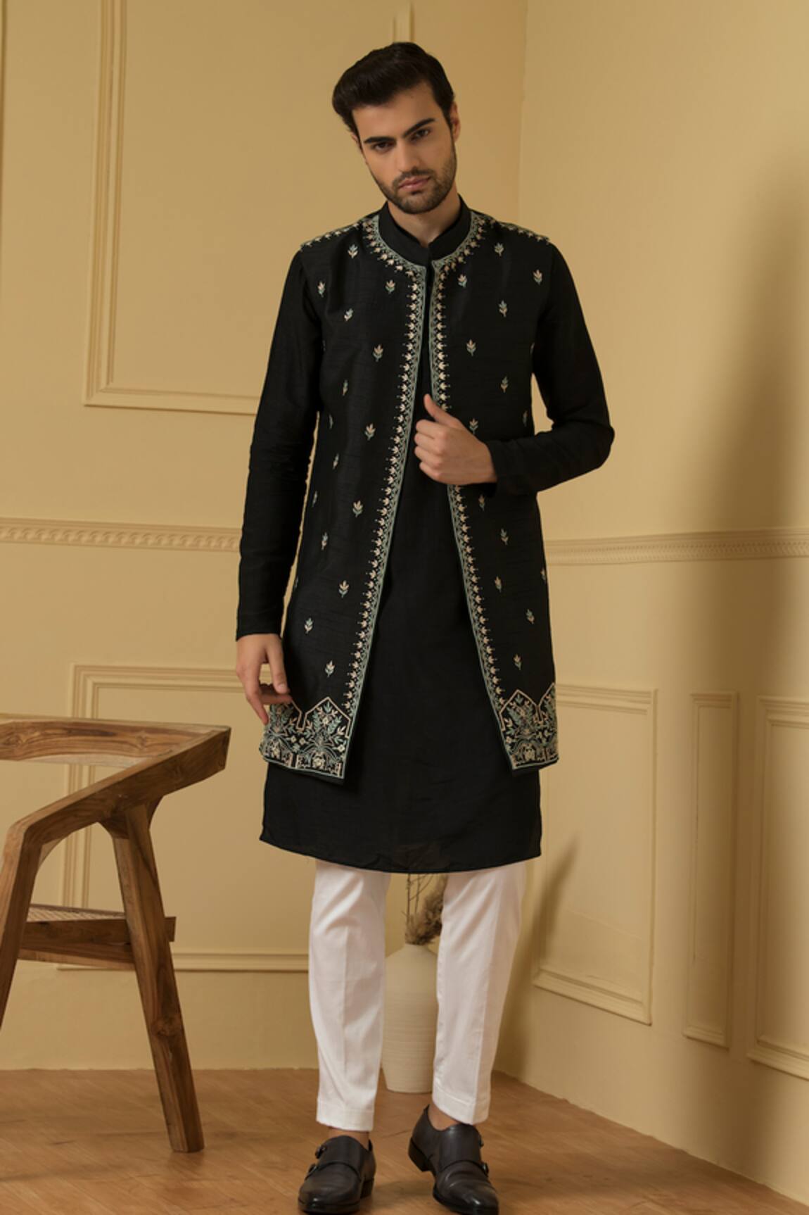 Hilo Design Black Thread Embroidered Bundi Kurta Set