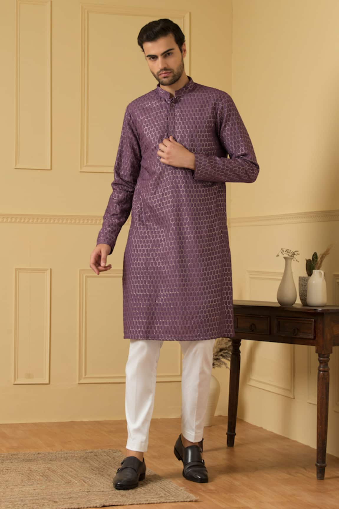Hilo Design Honeycomb Embroidered Pattern Kurta With Pant 