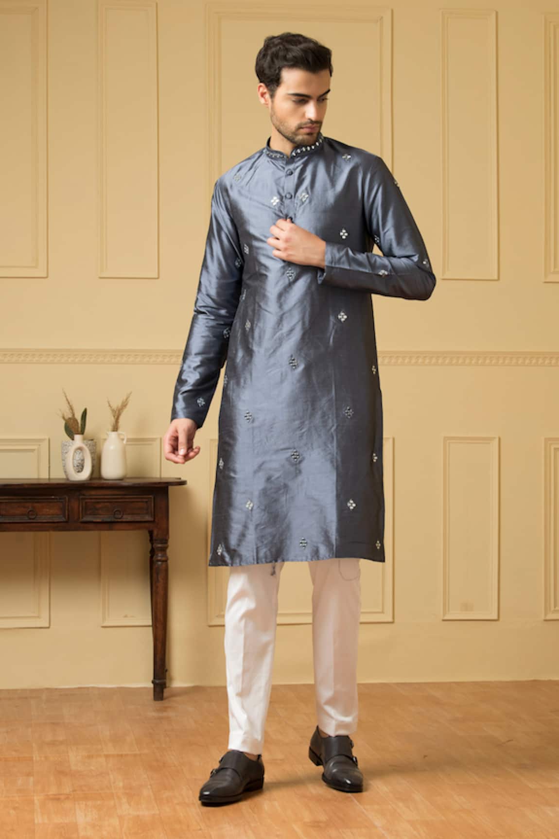 Hilo Design Armonia Mirror Embroidered Kurta 