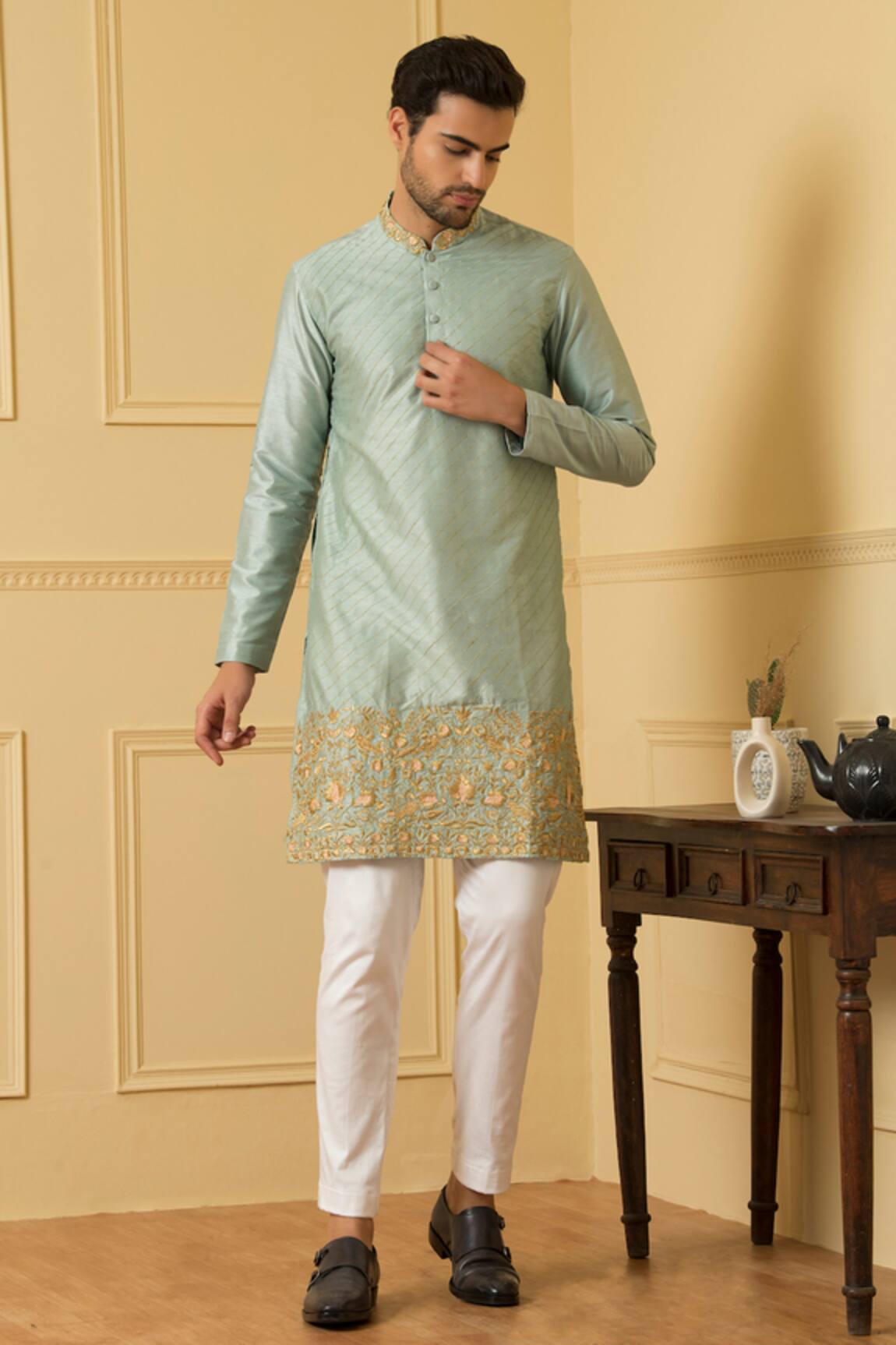 Hilo Design Aura Zari Embroidered Kurta Set