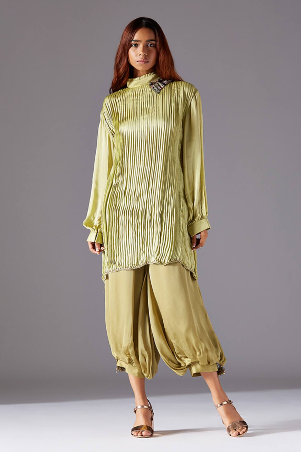 A Humming Way Furrow Trunk Top & Bulge Crop Pant Set