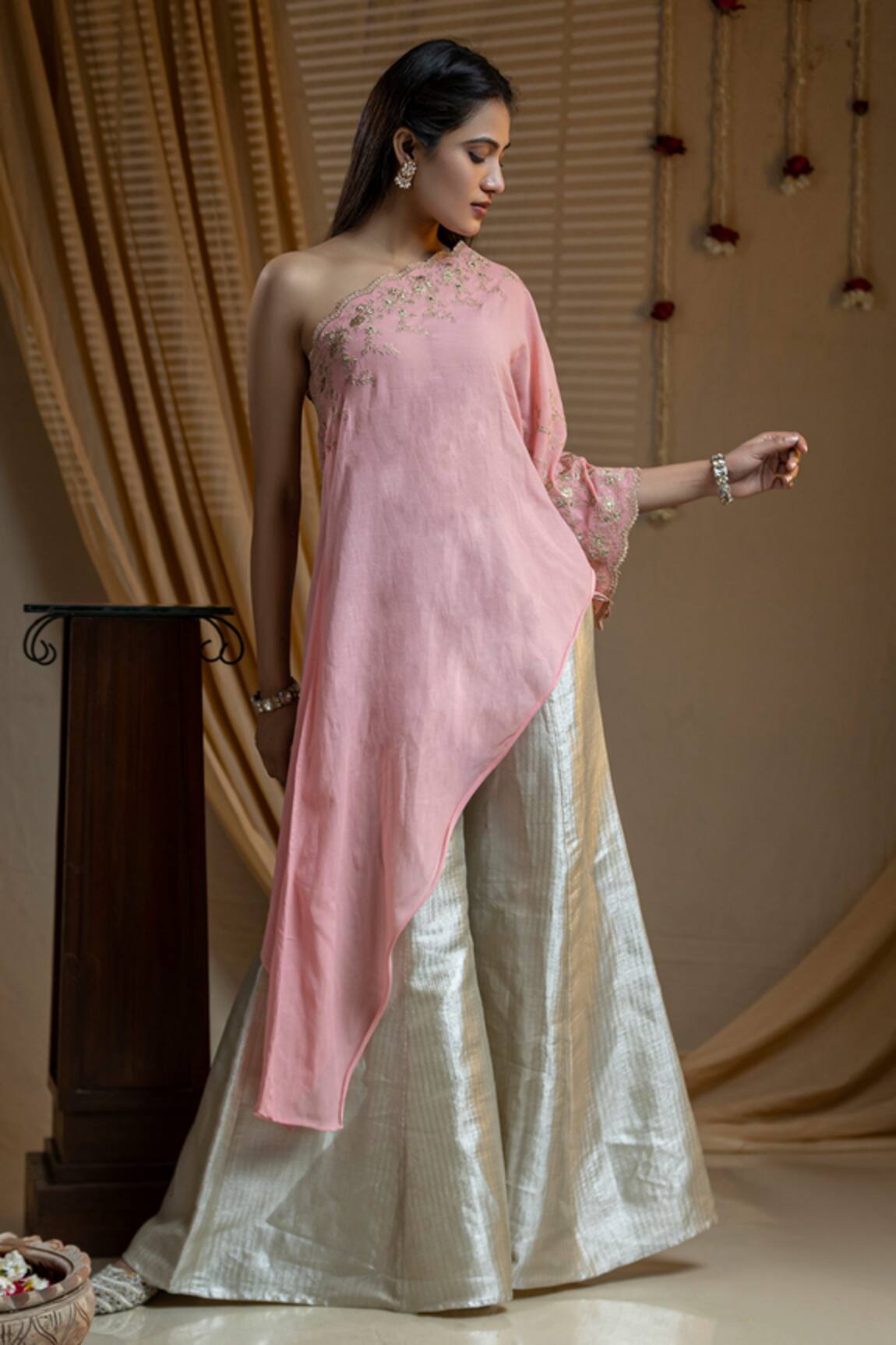 Nazar By Indu Placement Zari Work Kurta With Pant