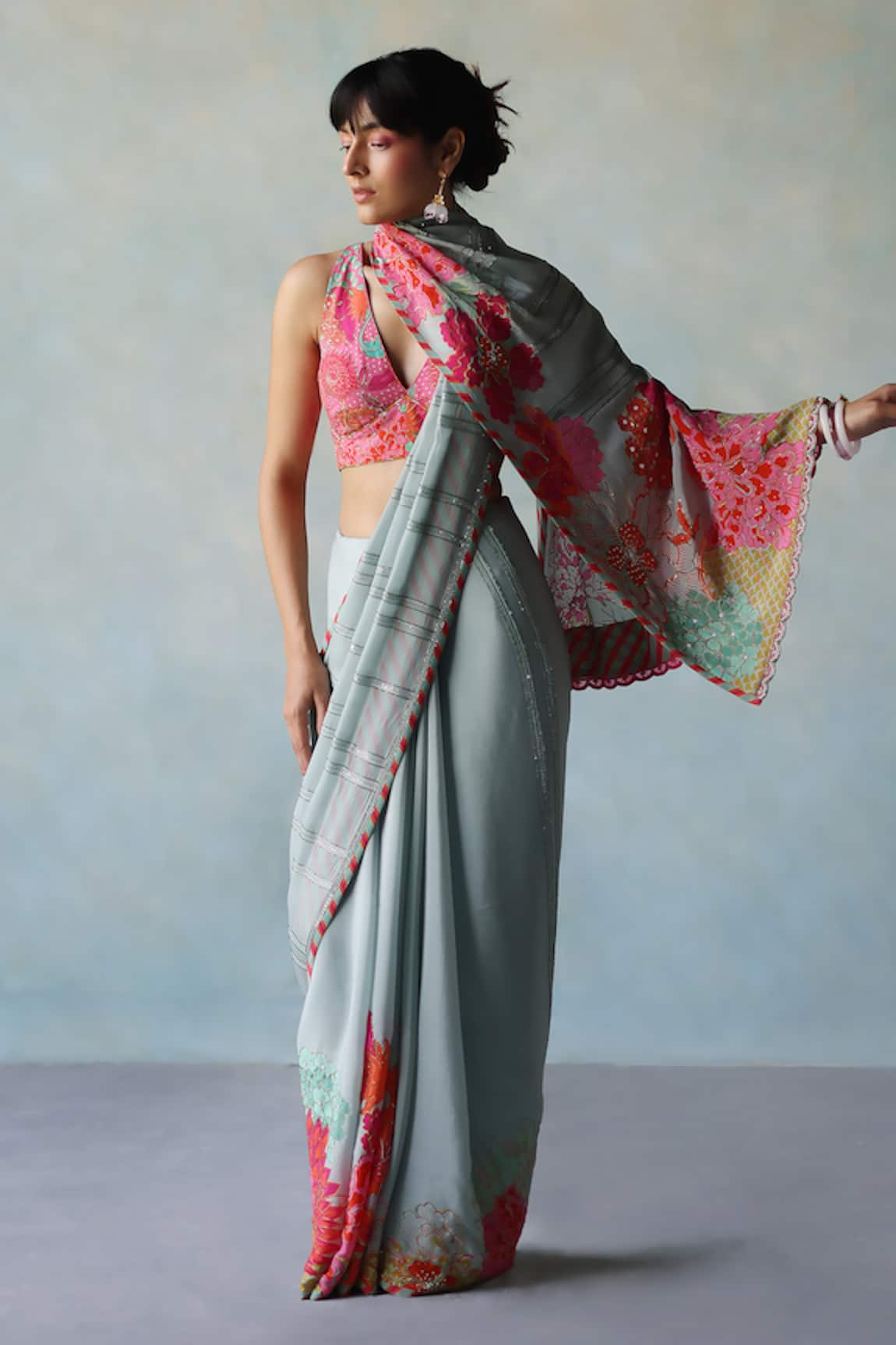 Rajiramniq Retro Floral Print Saree With Unstitched Blouse Fabric