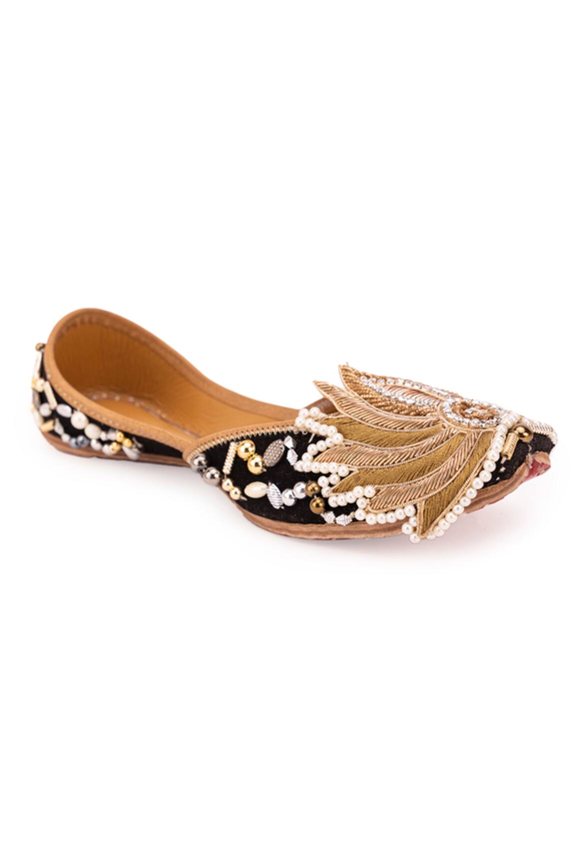 5elements Velvet Cutwork Floral Embroidered Juttis 