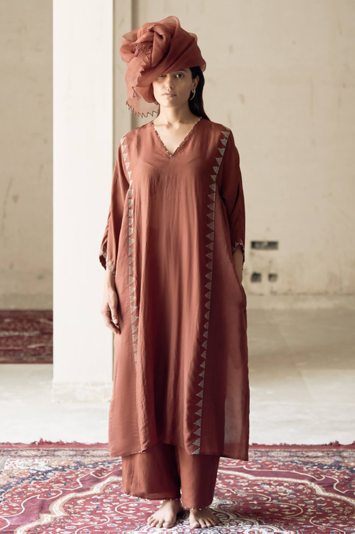 Srota By Srishti Aggarwal Mungo Hem Embroidered Kurta