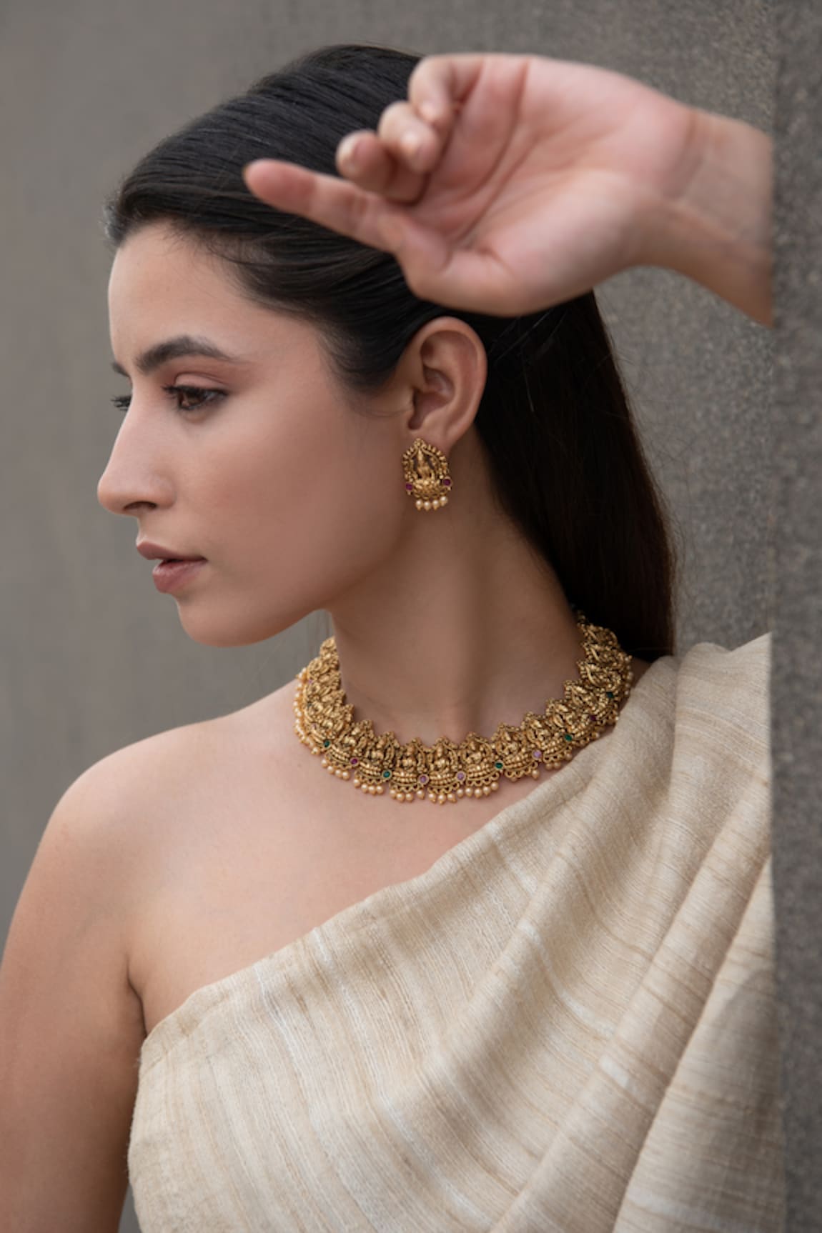 Do Taara Gold Temple Necklace Set