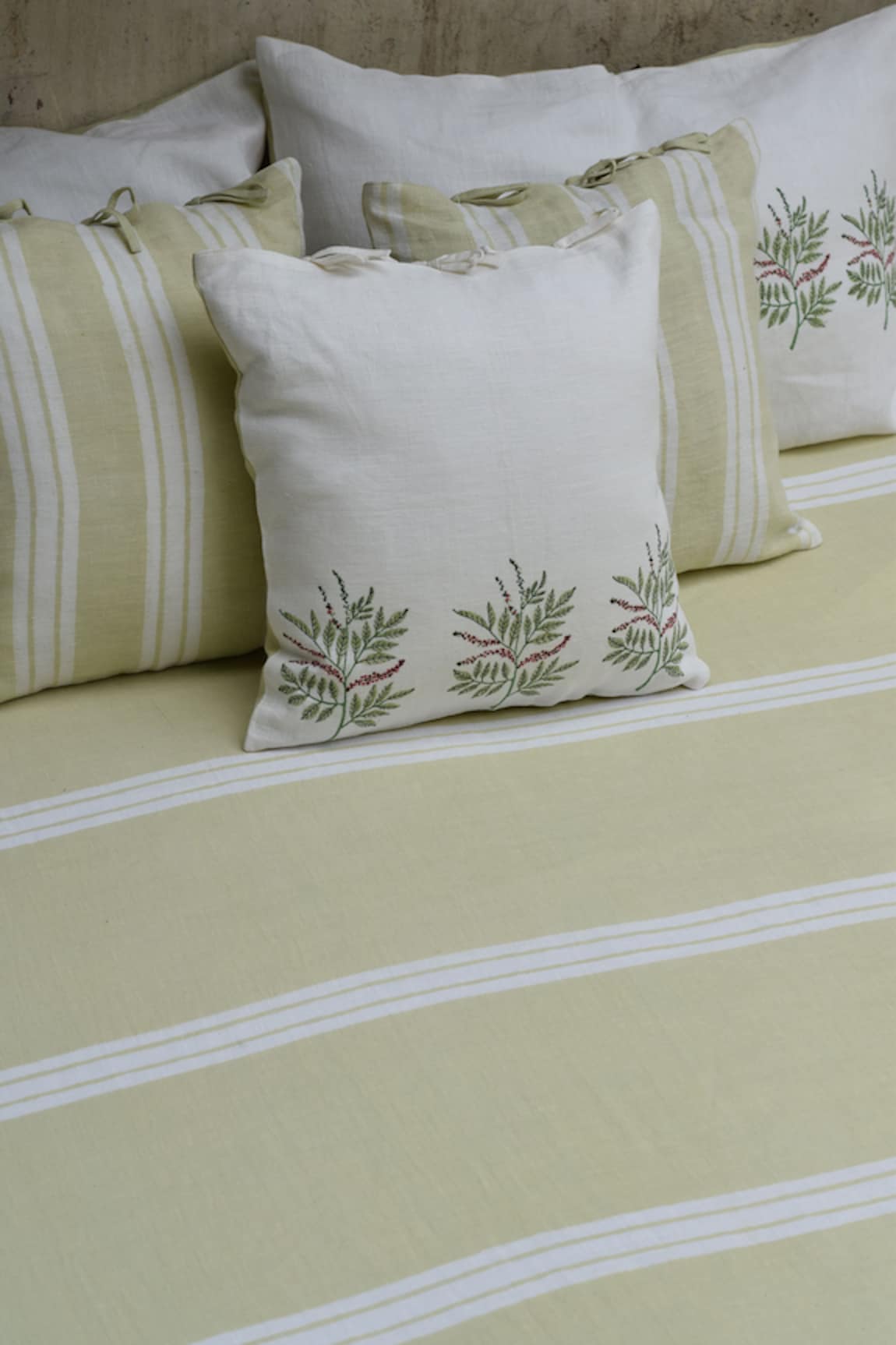 Taru Jaipur Kurumulak Linen Bedsheet Set