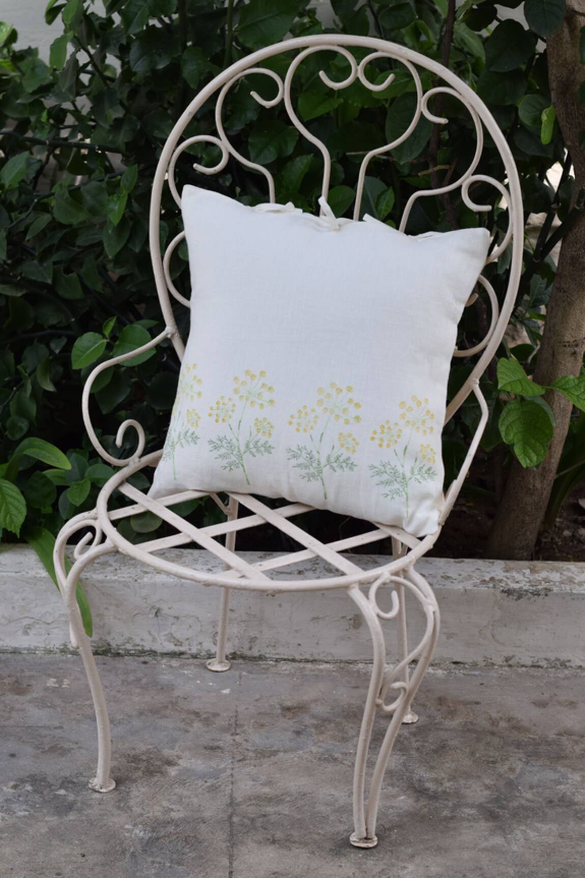 Taru Jaipur Variyali Linen Cushion Cover