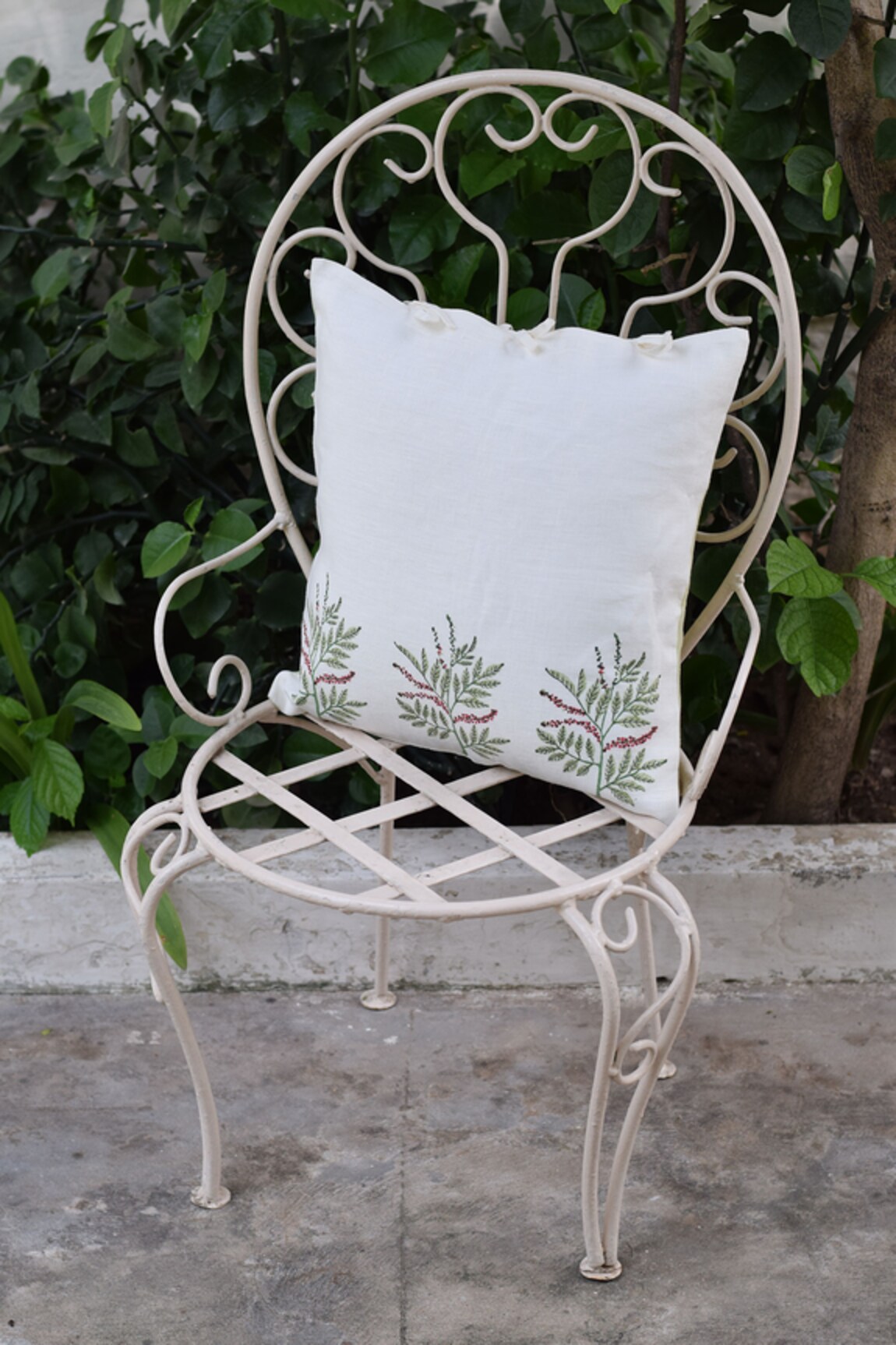 Taru Jaipur Kurumulak Linen Cushion Cover