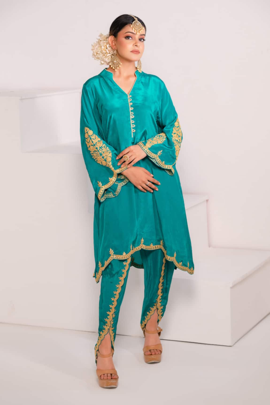 Daljit Sudan Tilla Embroidered Scalloped Border Phiran With Pant