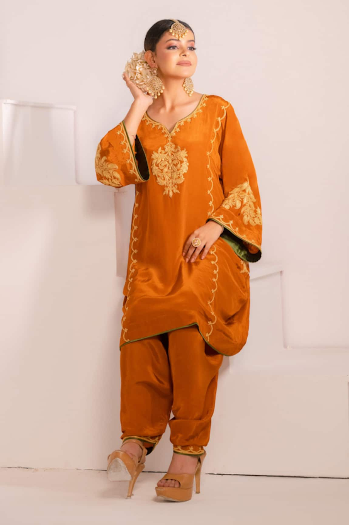 Daljit Sudan Crepe Tilla Embroidered Phiran With Drape Pant