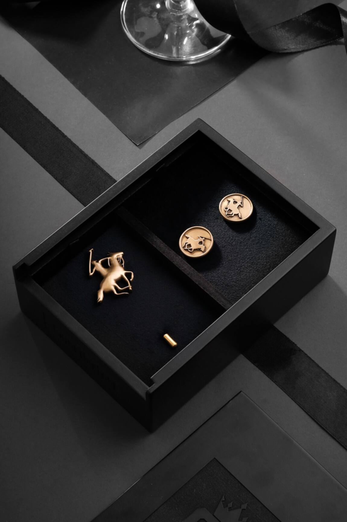 Cosa Nostraa The Warrior Carved Lapel Pin & Cufflinks Gift Set