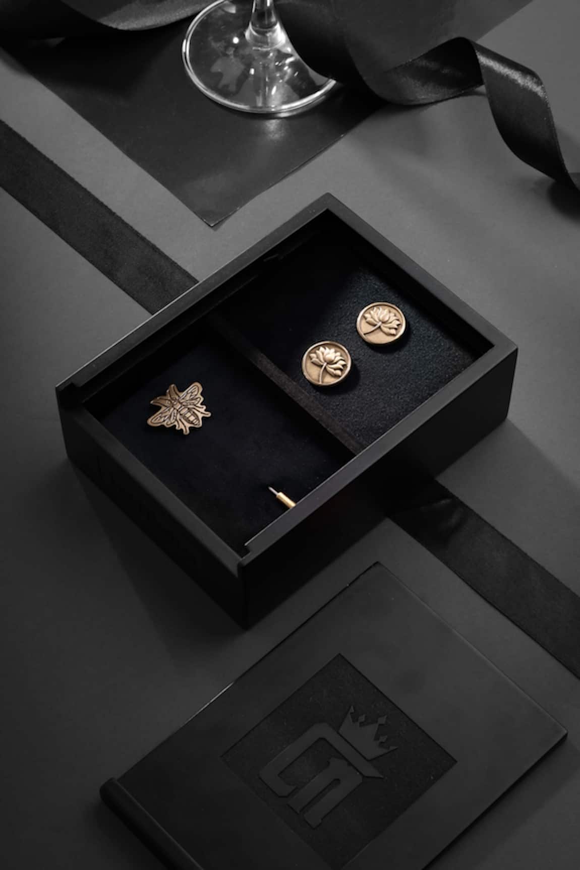 Cosa Nostraa The Divine Lotus Lapel Pin & Cufflinks Gift Set