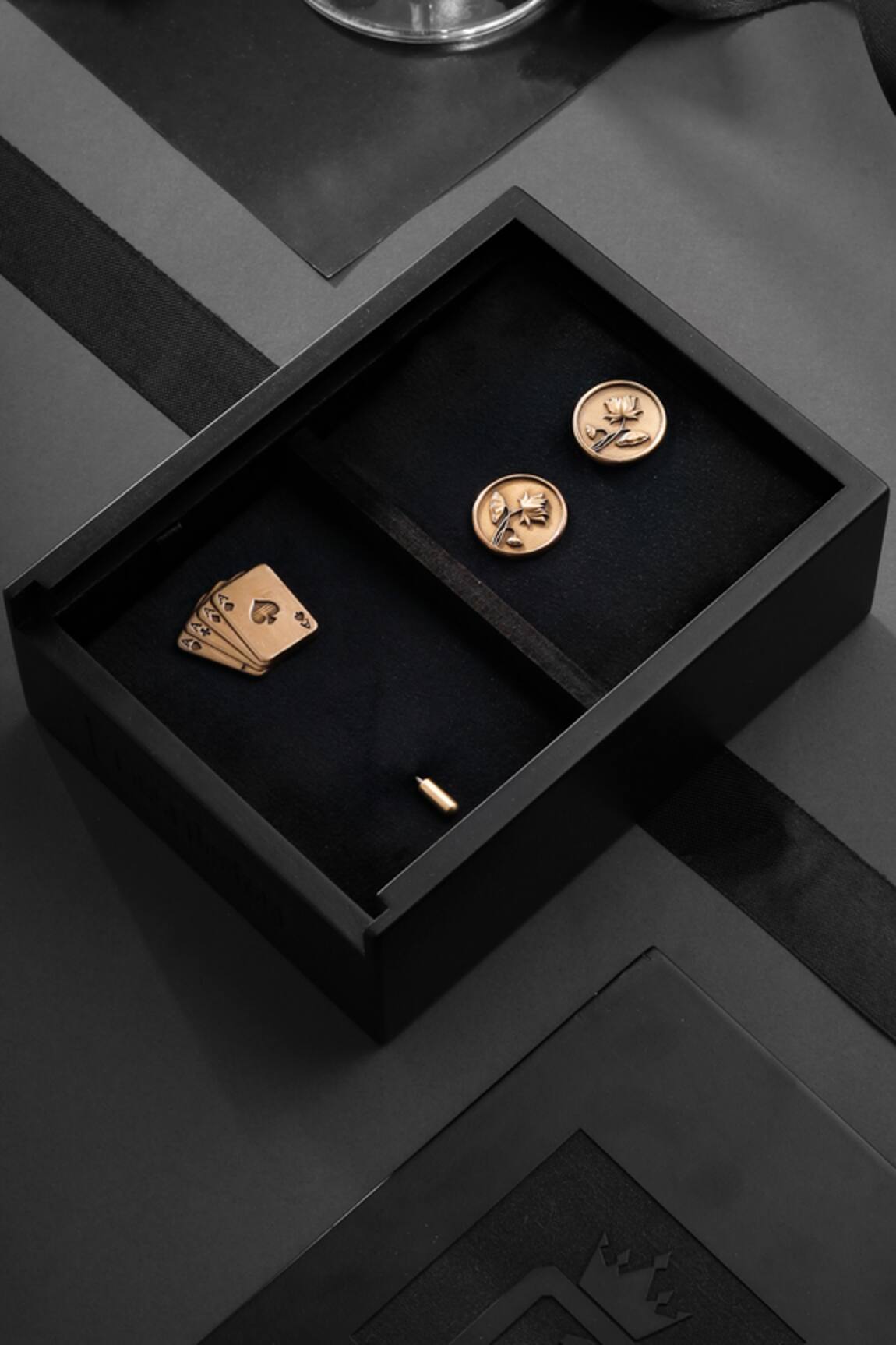 Cosa Nostraa The Aces Rule & Lotus Magic Carved Gift Set